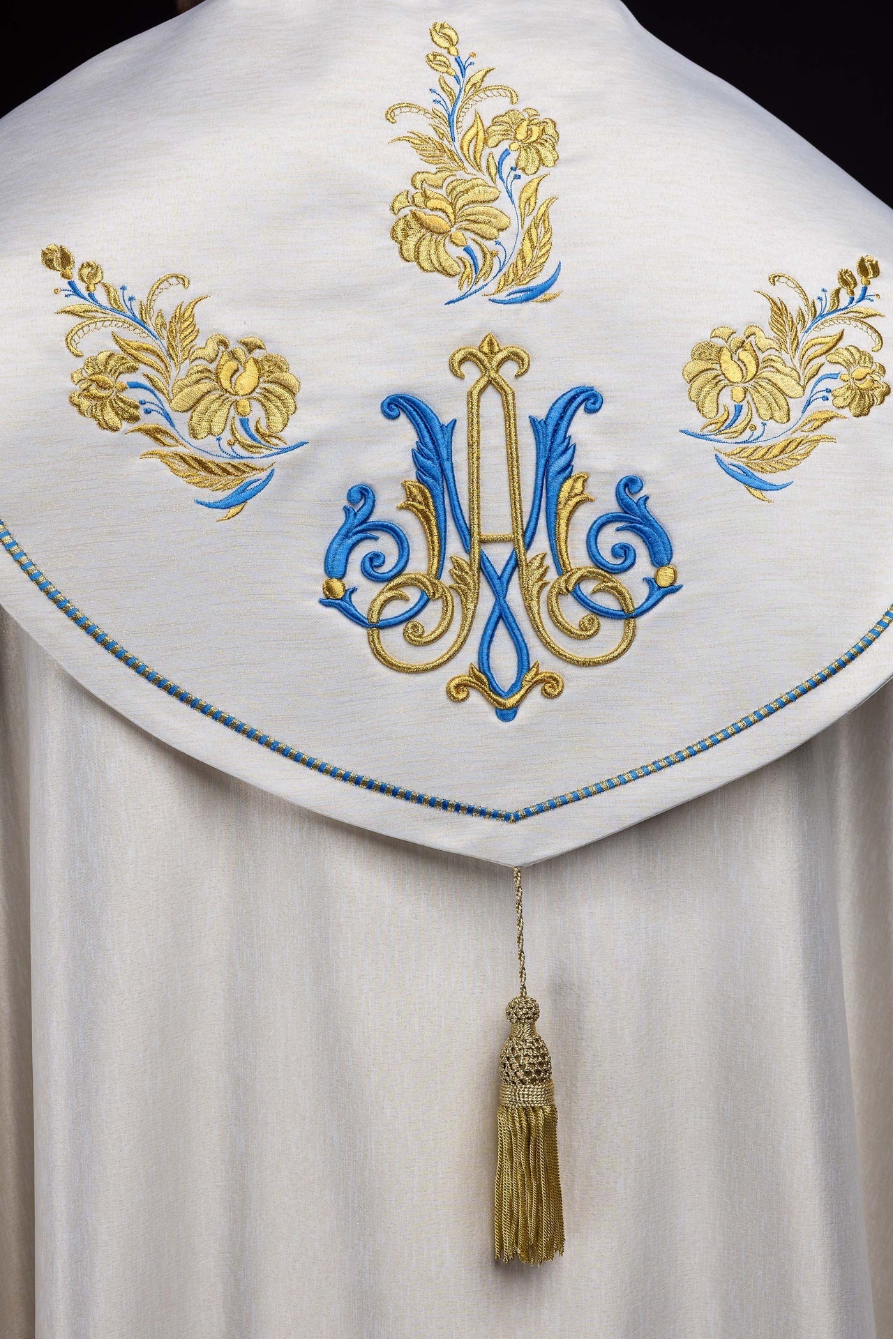 Chapelle mariale brodée écrue KDT/3043/05/54 ECRU 150CM - CHASUBLES.FR