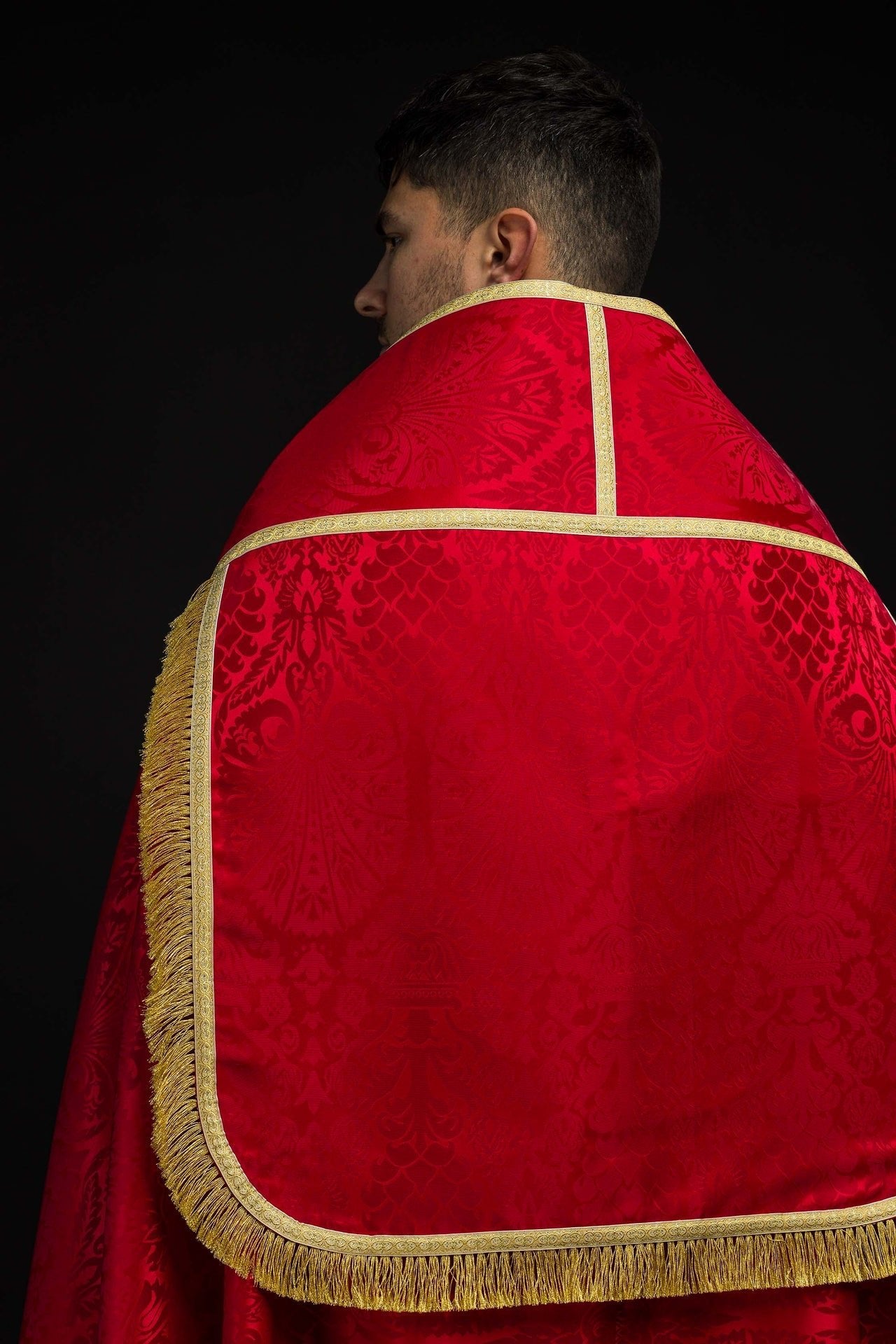 Chapelle romaine en tissu jacquard uni – rouge KKP/159/02/83 145cm - CHASUBLES.FR