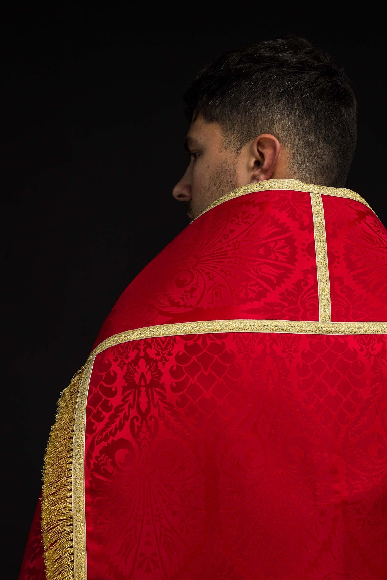 Chapelle romaine en tissu jacquard uni – rouge KKP/159/02/83 145cm - CHASUBLES.FR