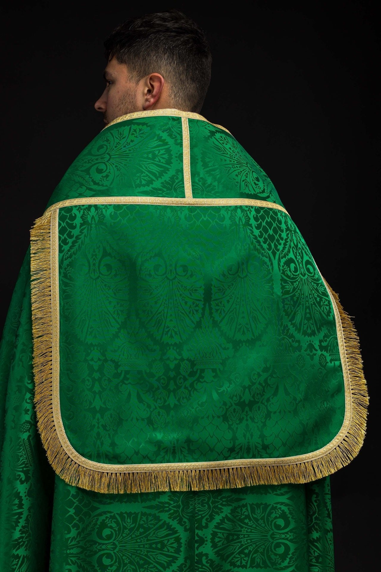 Chapelle romaine en tissu jacquard uni – verte KKP/159/01/83 145cm - CHASUBLES.FR