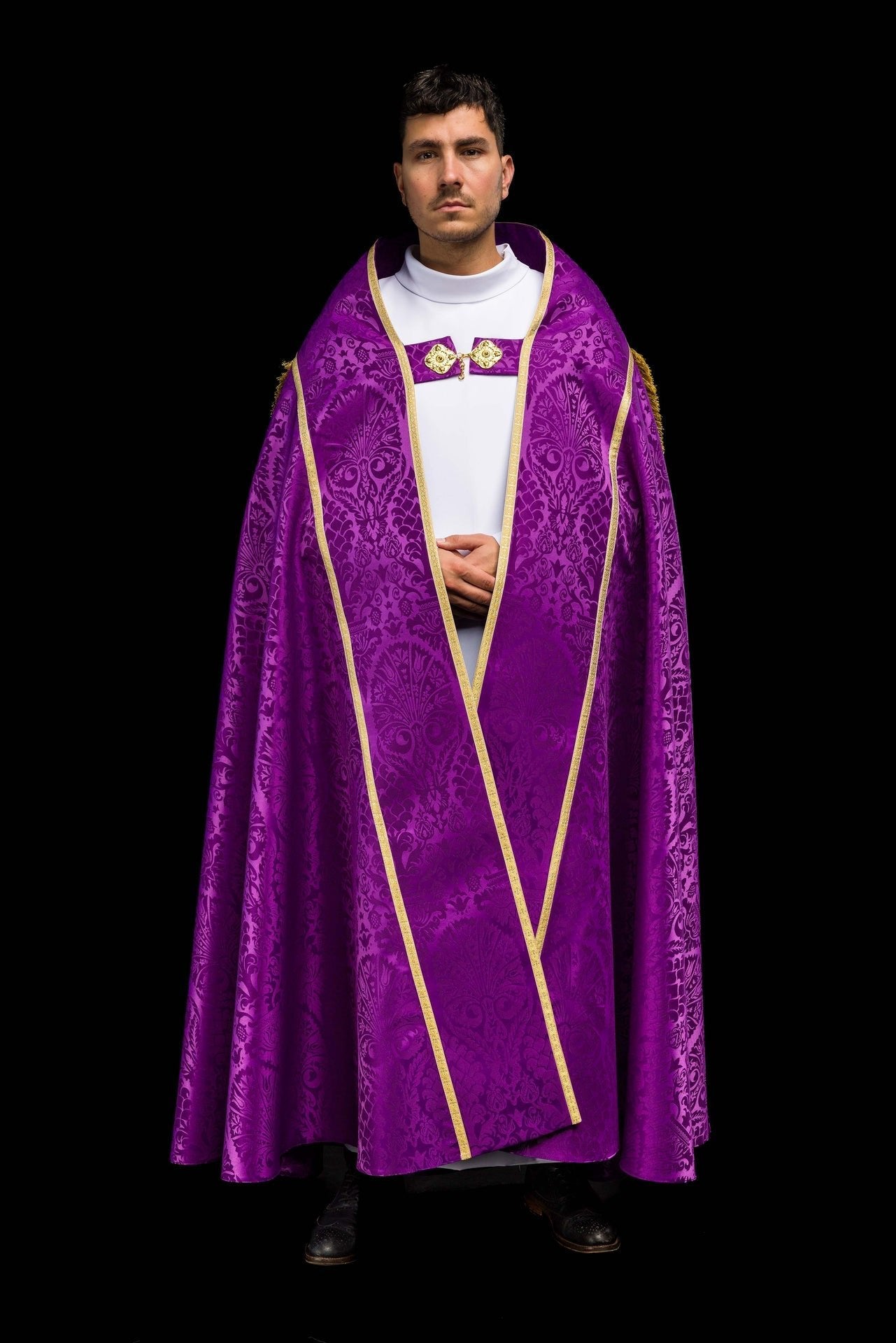 Chapelle romaine en tissu jacquard uni – violette KKP/159/03/83 145cm - CHASUBLES.FR