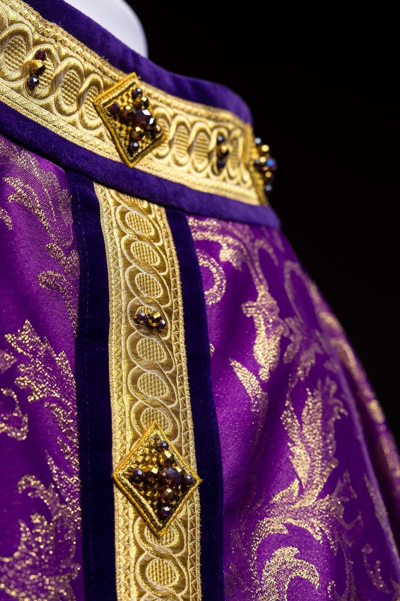 Chasuble artisanale avec pierres naturelles – Handmade 7003 HM/7003/03/90 - CHASUBLES.FR