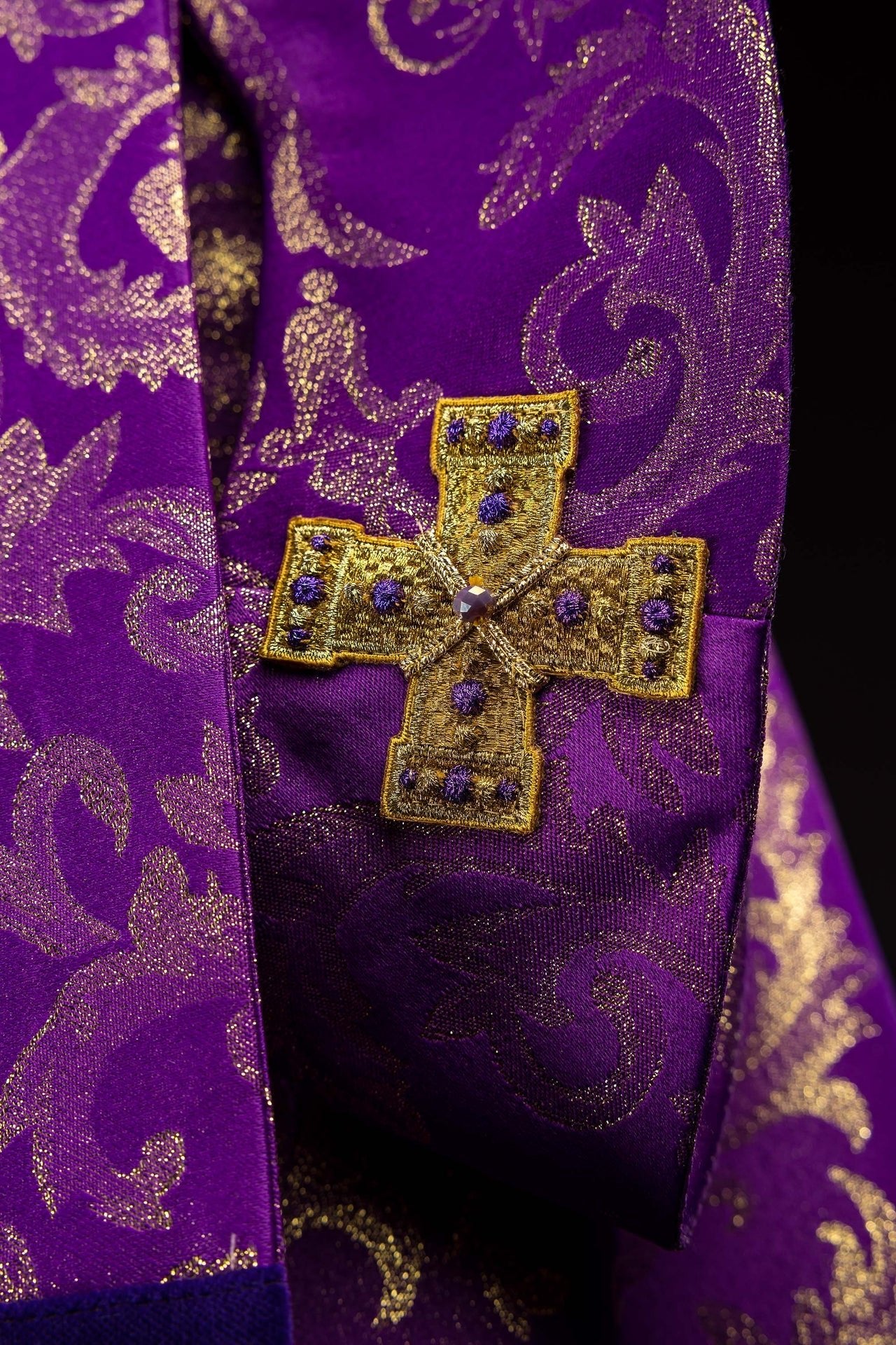 Chasuble artisanale avec pierres naturelles – Handmade 7003 HM/7003/03/90 - CHASUBLES.FR