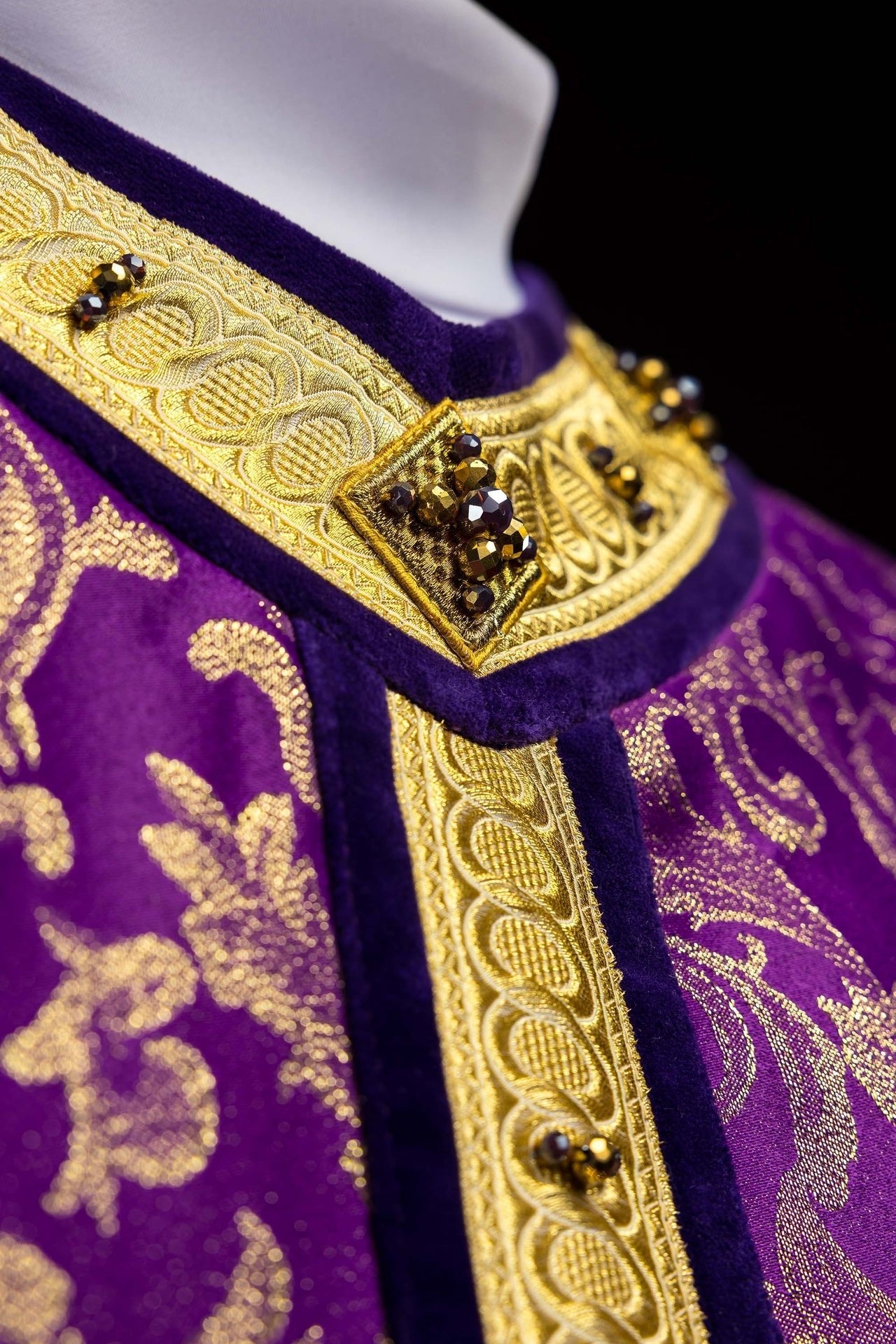 Chasuble artisanale avec pierres naturelles – Handmade 7003 HM/7003/03/90 - CHASUBLES.FR