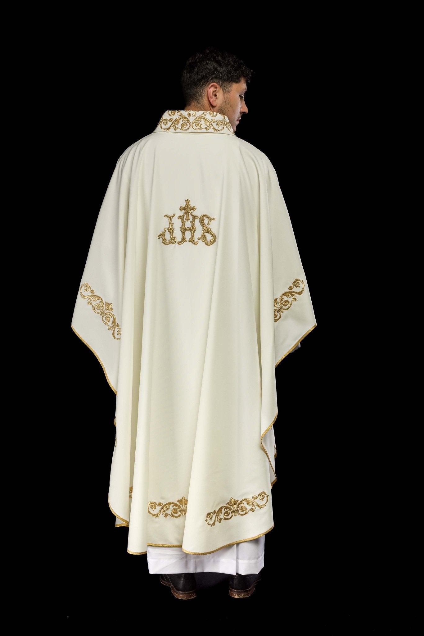 Chasuble avec bordure décorée et motif IHS KOR/157/05/01 ECRU - CHASUBLES.FR
