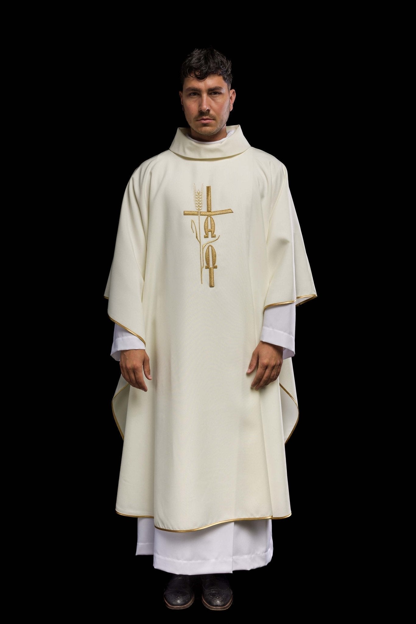 Chasuble avec broderie Alpha Omega en écru KOR/013/05/12 ECRU - CHASUBLES.FR