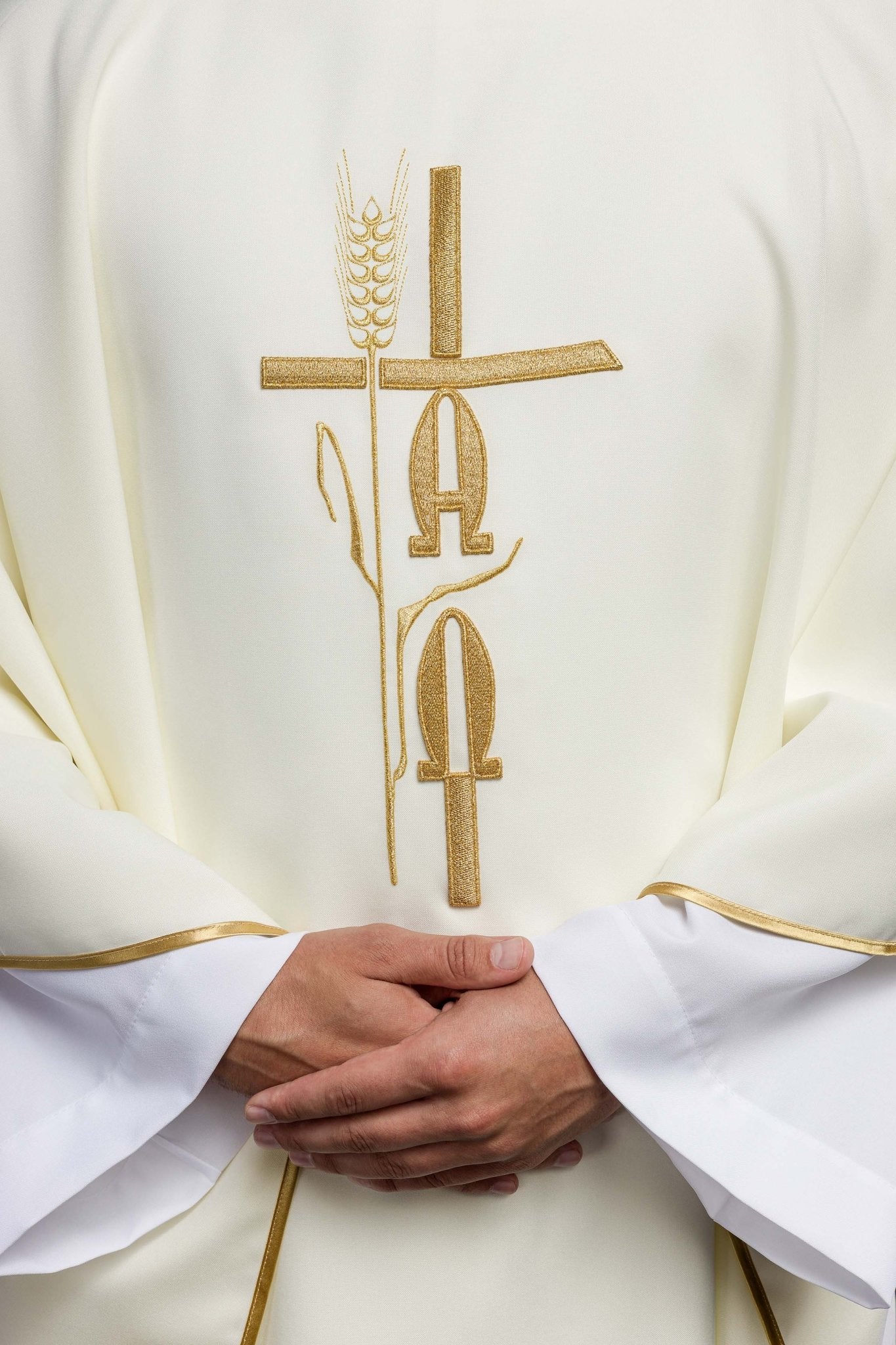 Chasuble avec broderie Alpha Omega en écru KOR/013/05/12 ECRU - CHASUBLES.FR