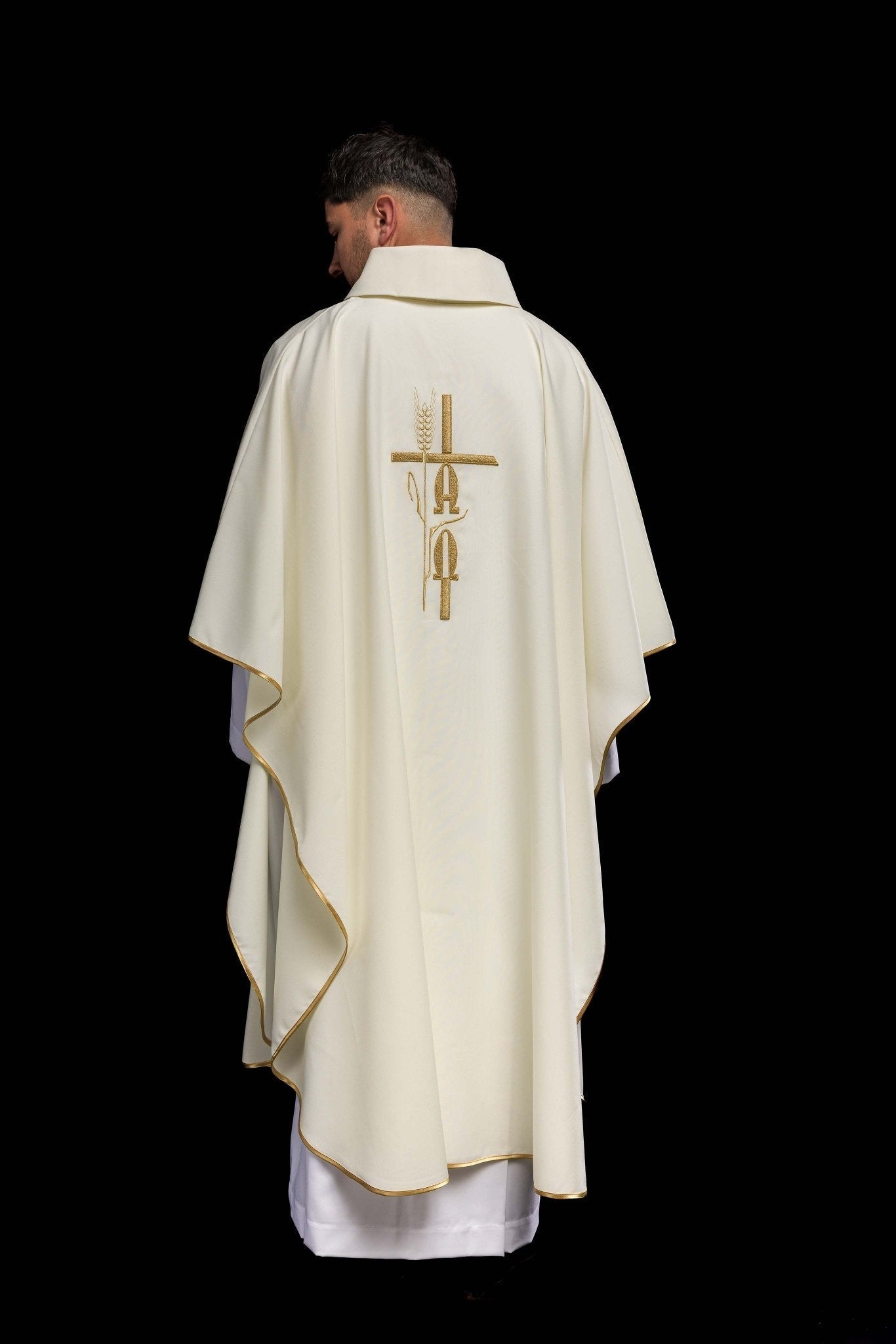 Chasuble avec broderie Alpha Omega en écru KOR/013/05/12 ECRU - CHASUBLES.FR