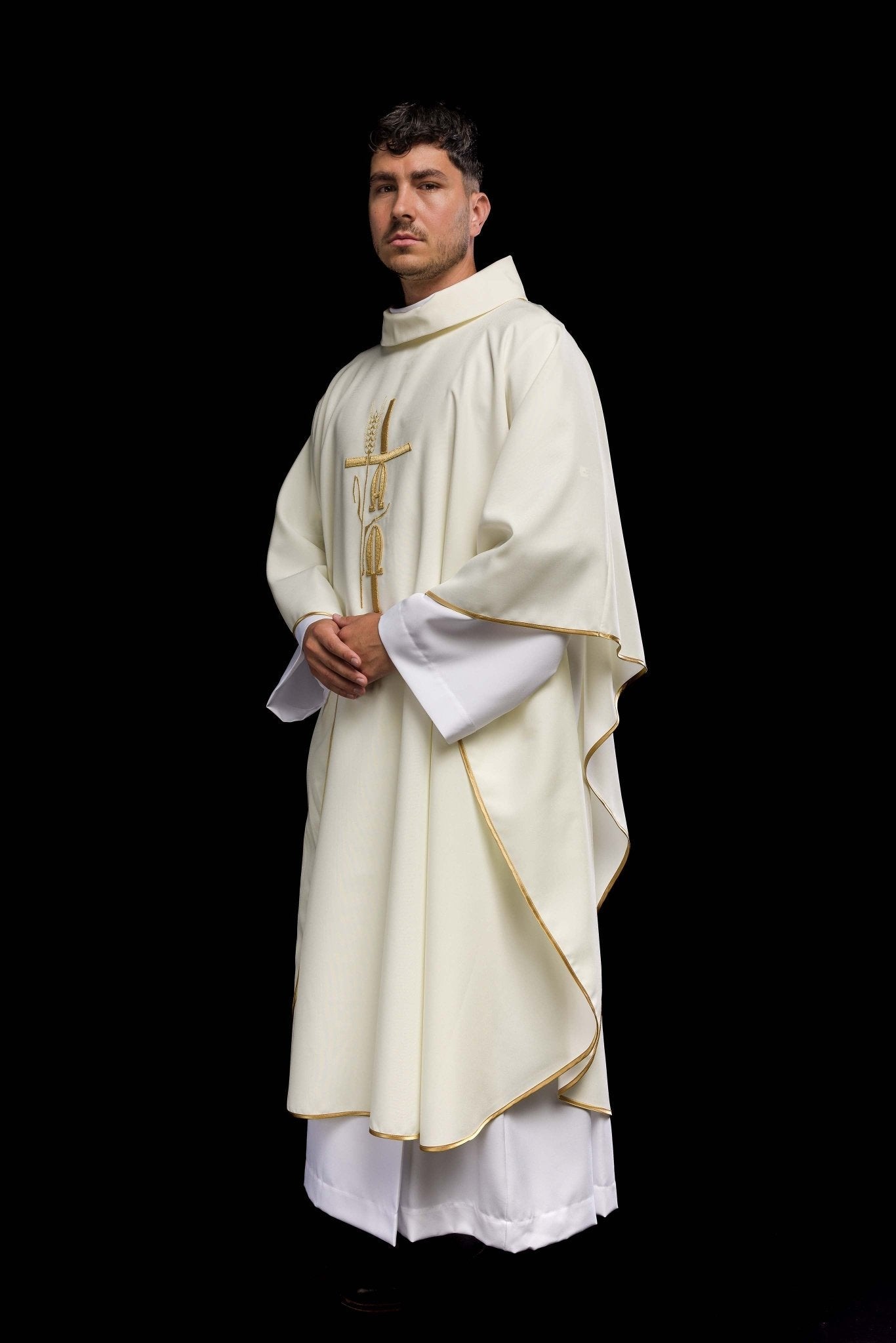 Chasuble avec broderie Alpha Omega en écru KOR/013/05/12 ECRU - CHASUBLES.FR