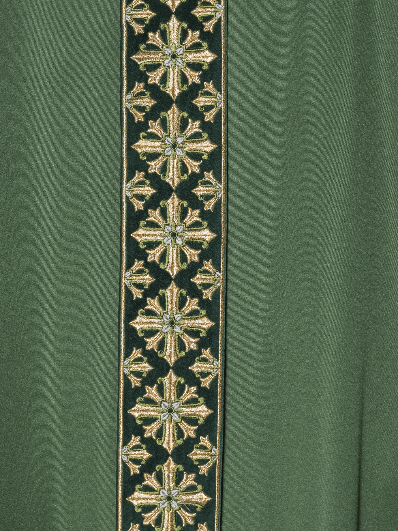 Chasuble avec broderie brillante en vert LE/7026/01 - CHASUBLES.FR