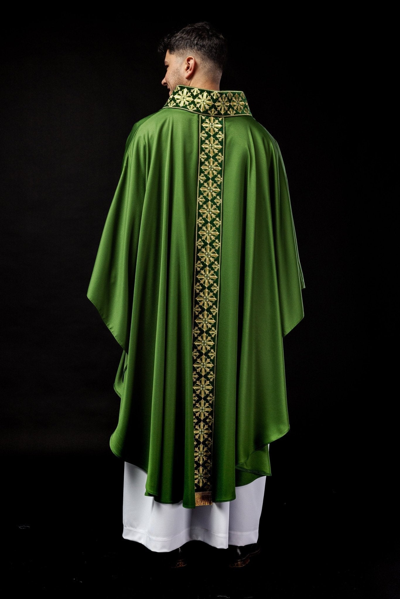Chasuble avec broderie brillante en vert LE/7026/01 - CHASUBLES.FR