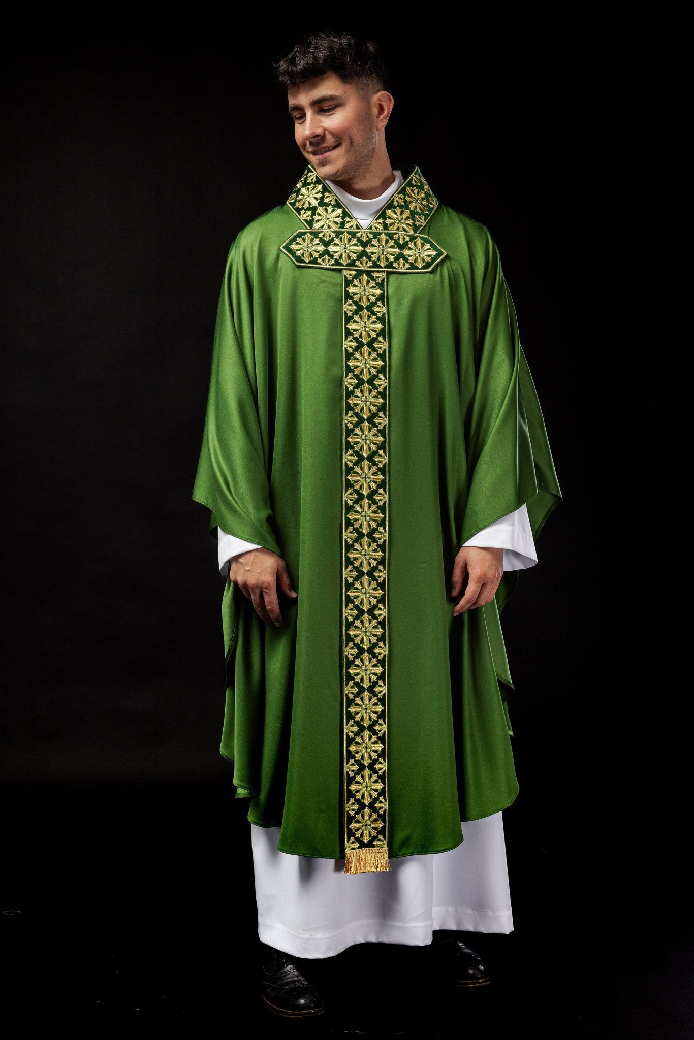 Chasuble avec broderie brillante en vert LE/7026/01 - CHASUBLES.FR