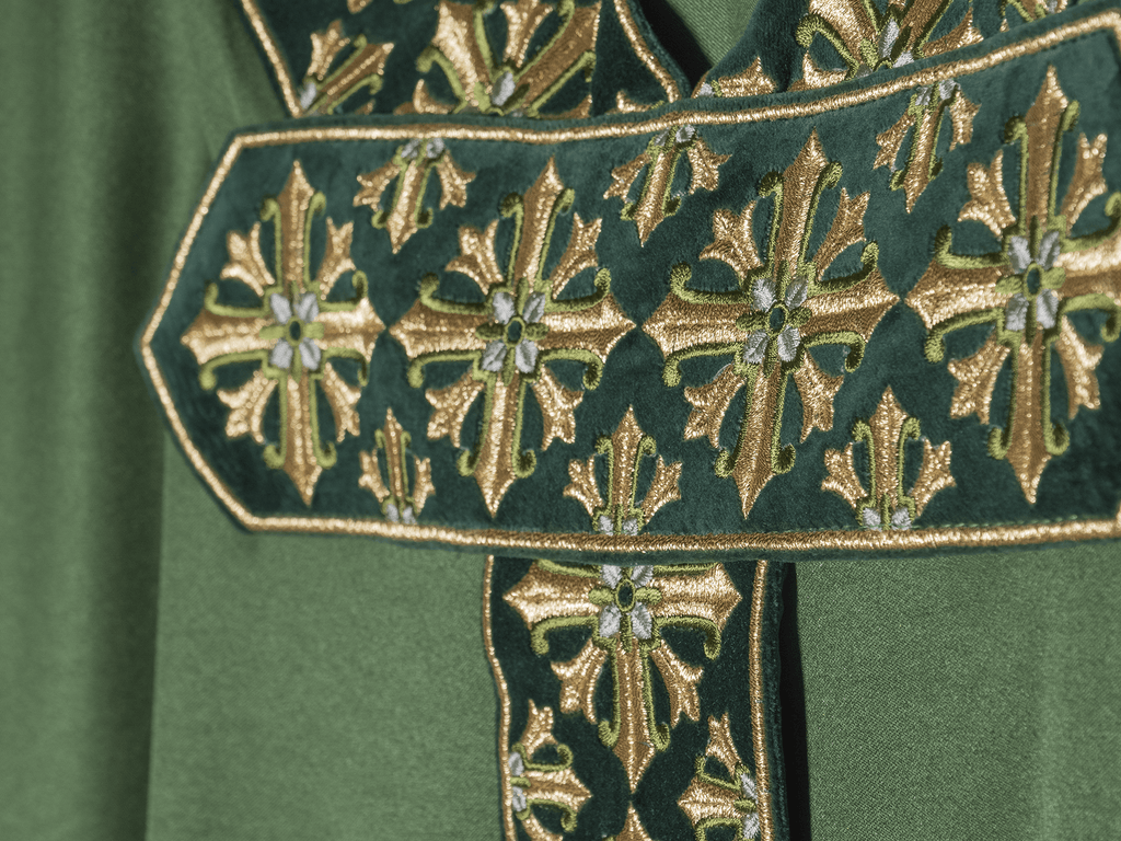 Chasuble avec broderie brillante en vert LE/7026/01 - CHASUBLES.FR