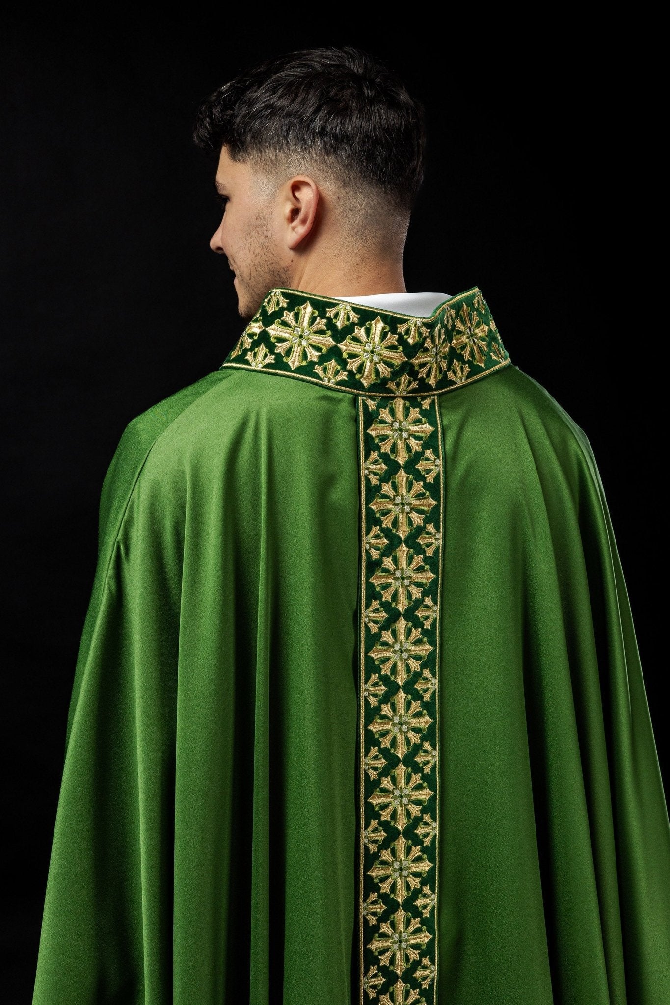 Chasuble avec broderie brillante en vert LE/7026/01 - CHASUBLES.FR