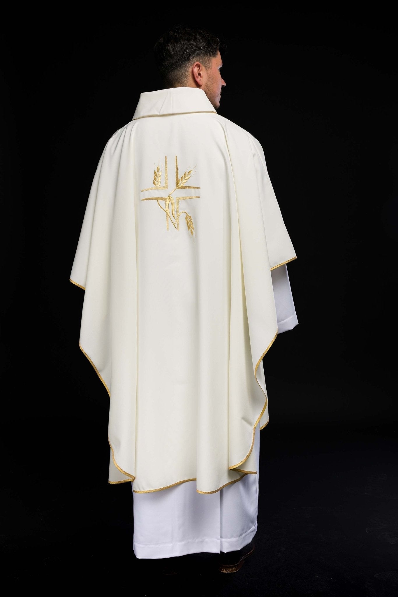Chasuble avec broderie de la Croix en écru KOR/016/05/12 ECRU - CHASUBLES.FR