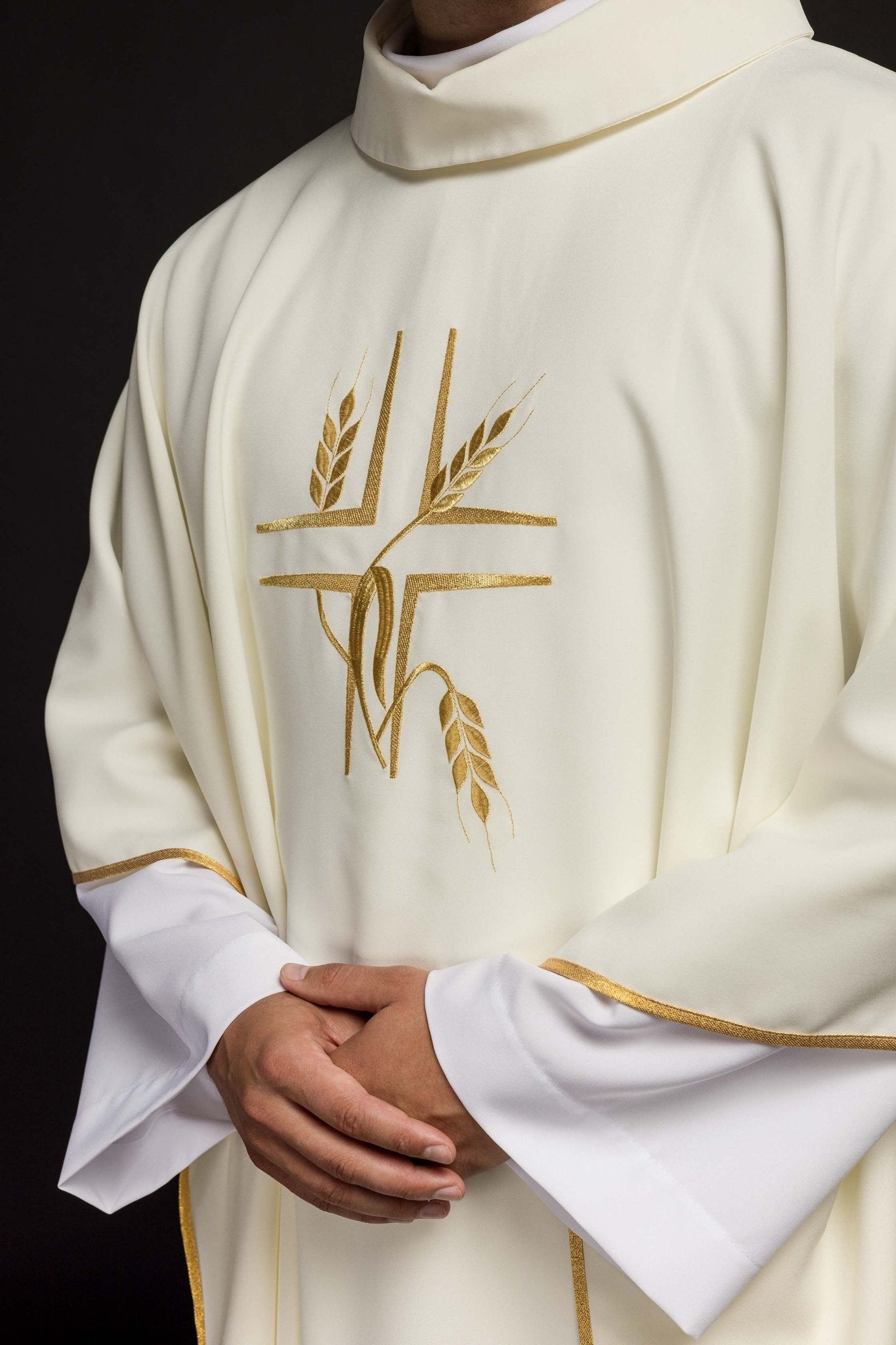 Chasuble avec broderie de la Croix en écru KOR/016/05/12 ECRU - CHASUBLES.FR