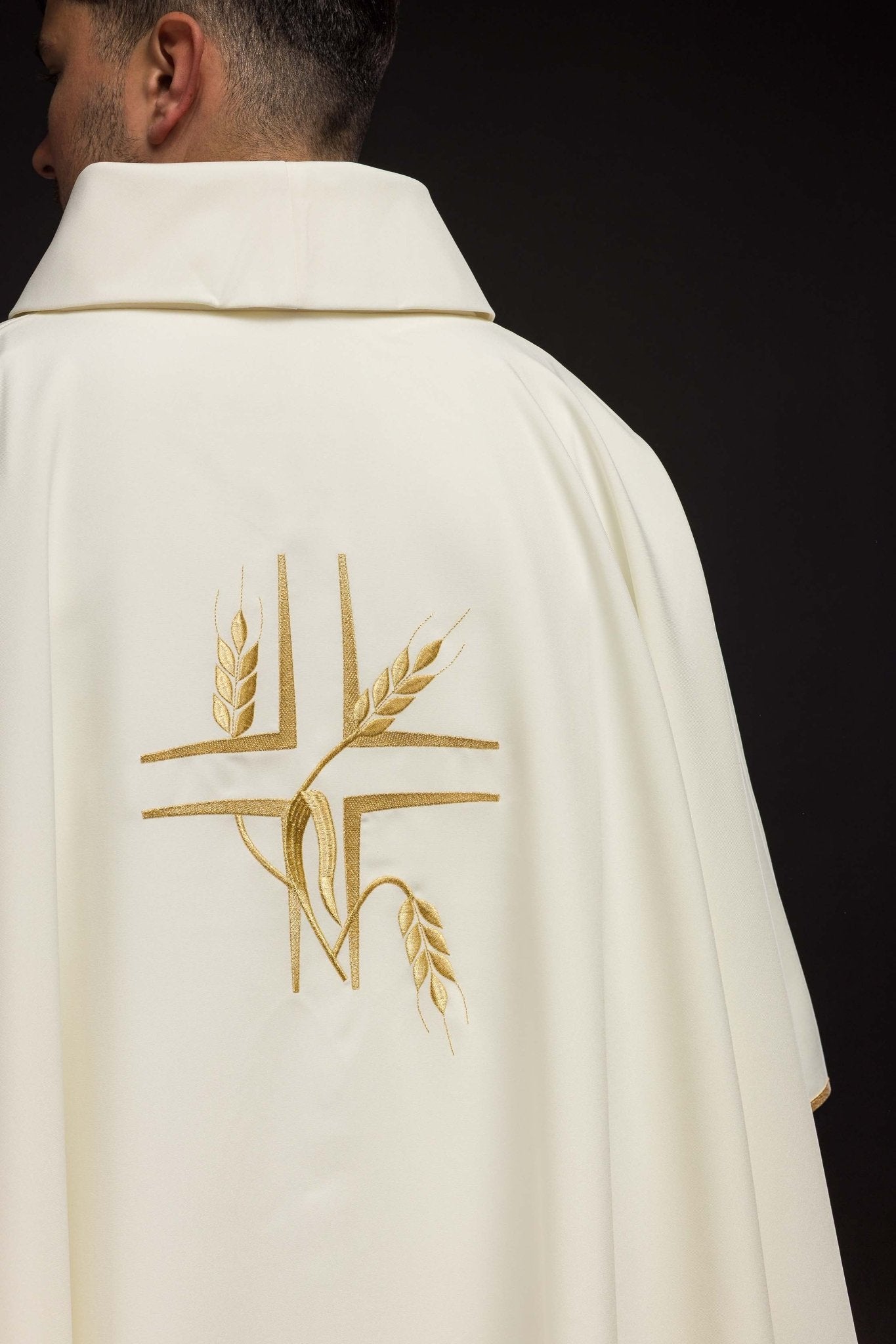 Chasuble avec broderie de la Croix en écru KOR/016/05/12 ECRU - CHASUBLES.FR