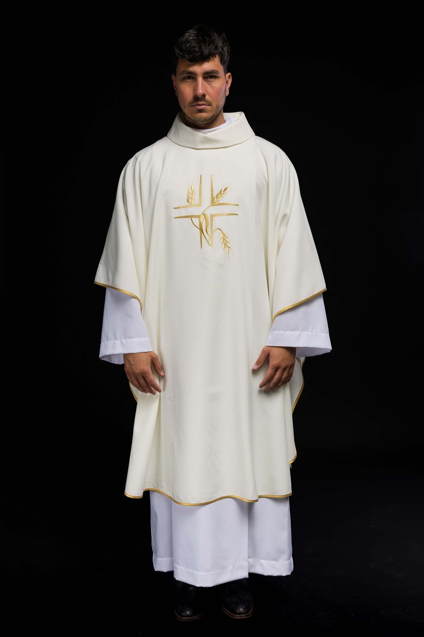Chasuble avec broderie de la Croix en écru KOR/016/05/12 ECRU - CHASUBLES.FR