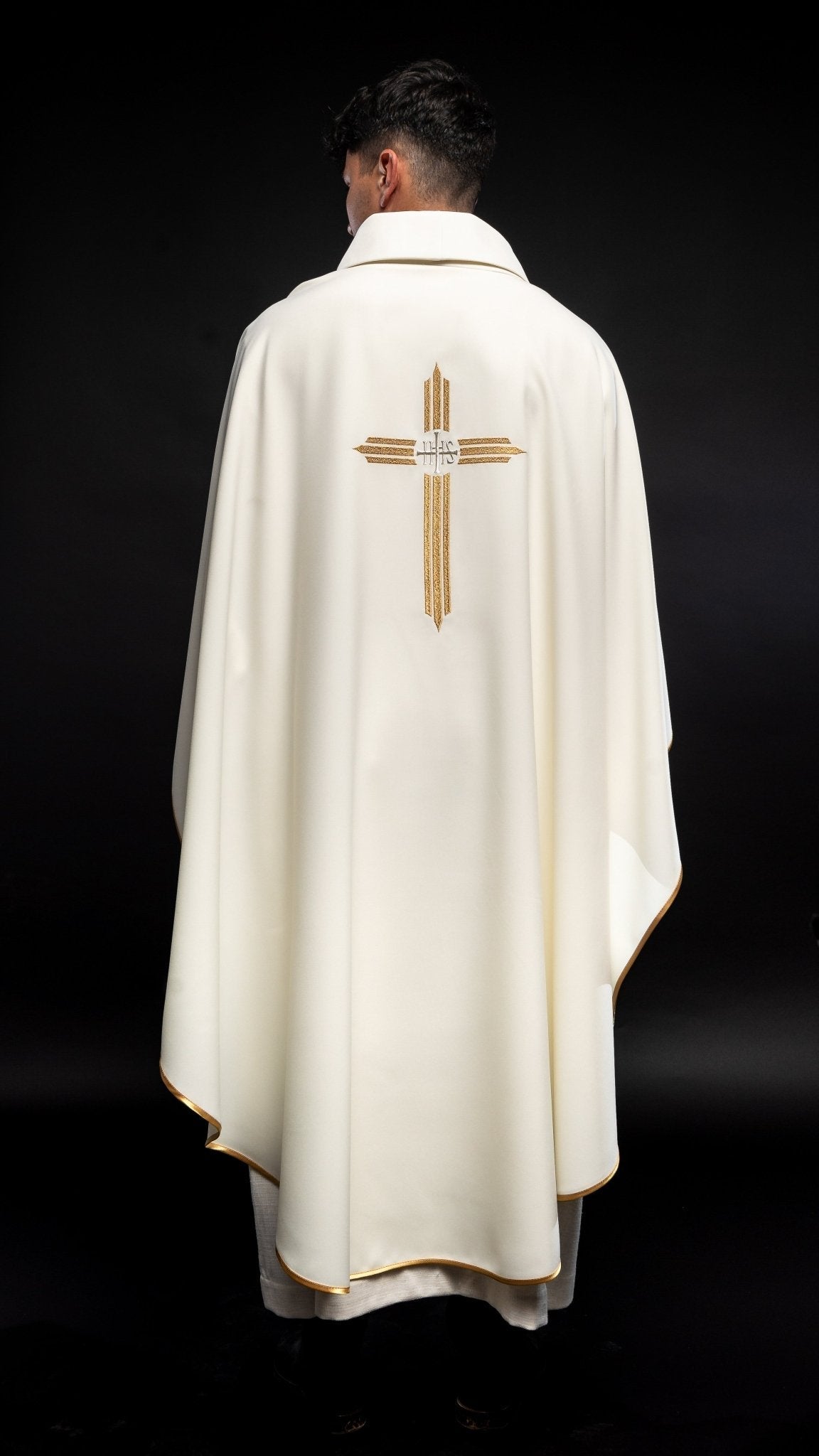 Chasuble avec broderie de la Croix et de l'IHS en écru KOR/017/05/12 ECRU - CHASUBLES.FR