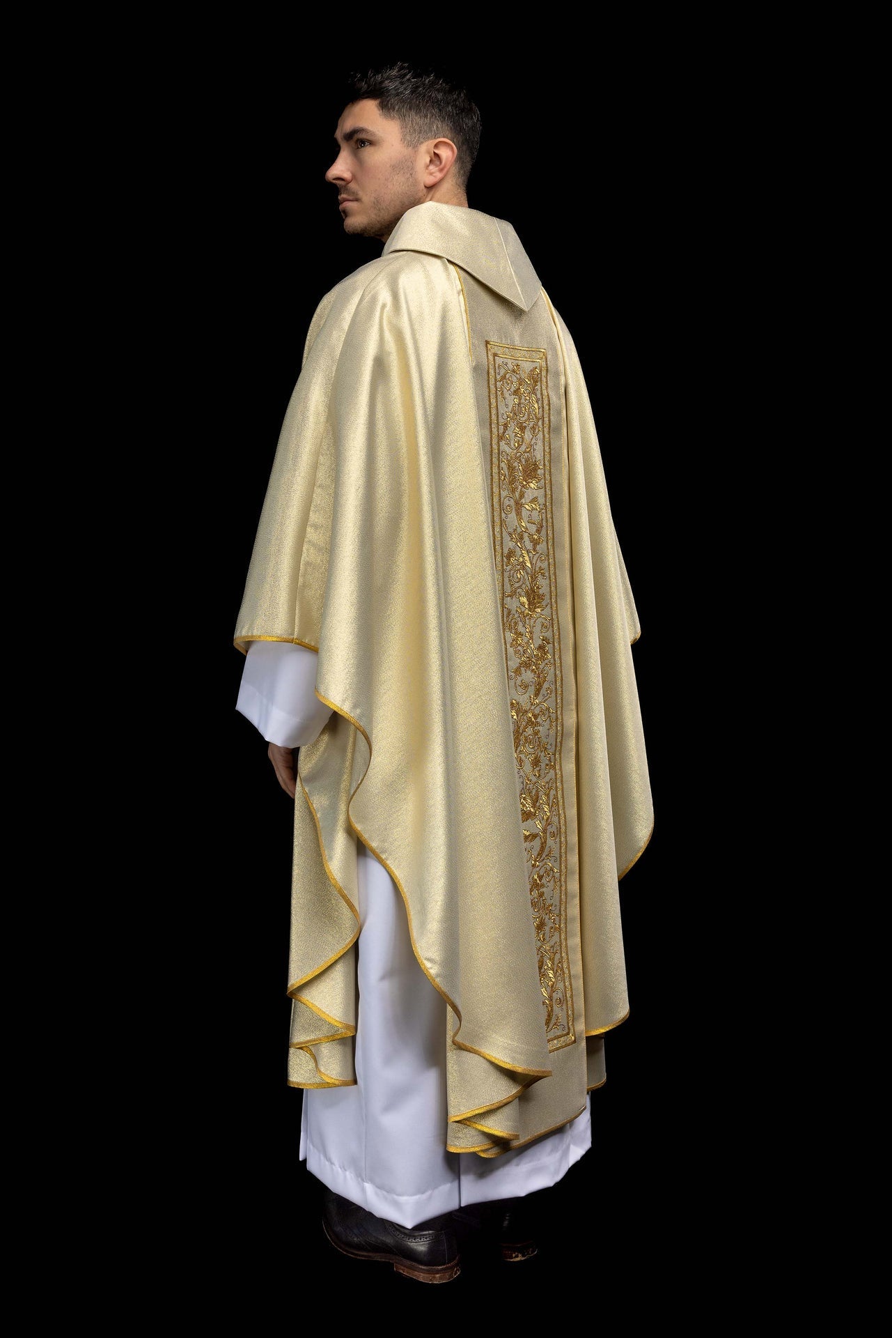 Chasuble avec broderie du calice eucharistique de couleur or KOR/040/10/37 ZŁOTY - CHASUBLES.FR