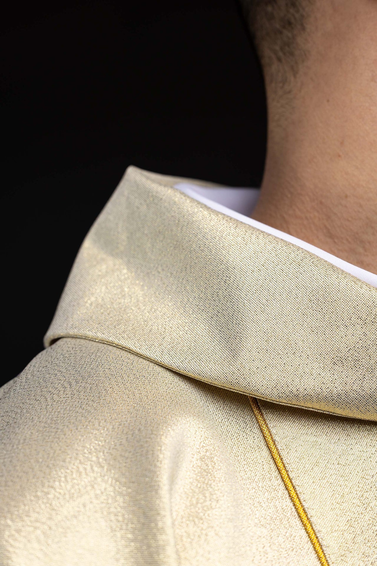 Chasuble avec broderie du calice eucharistique de couleur or KOR/040/10/37 ZŁOTY - CHASUBLES.FR