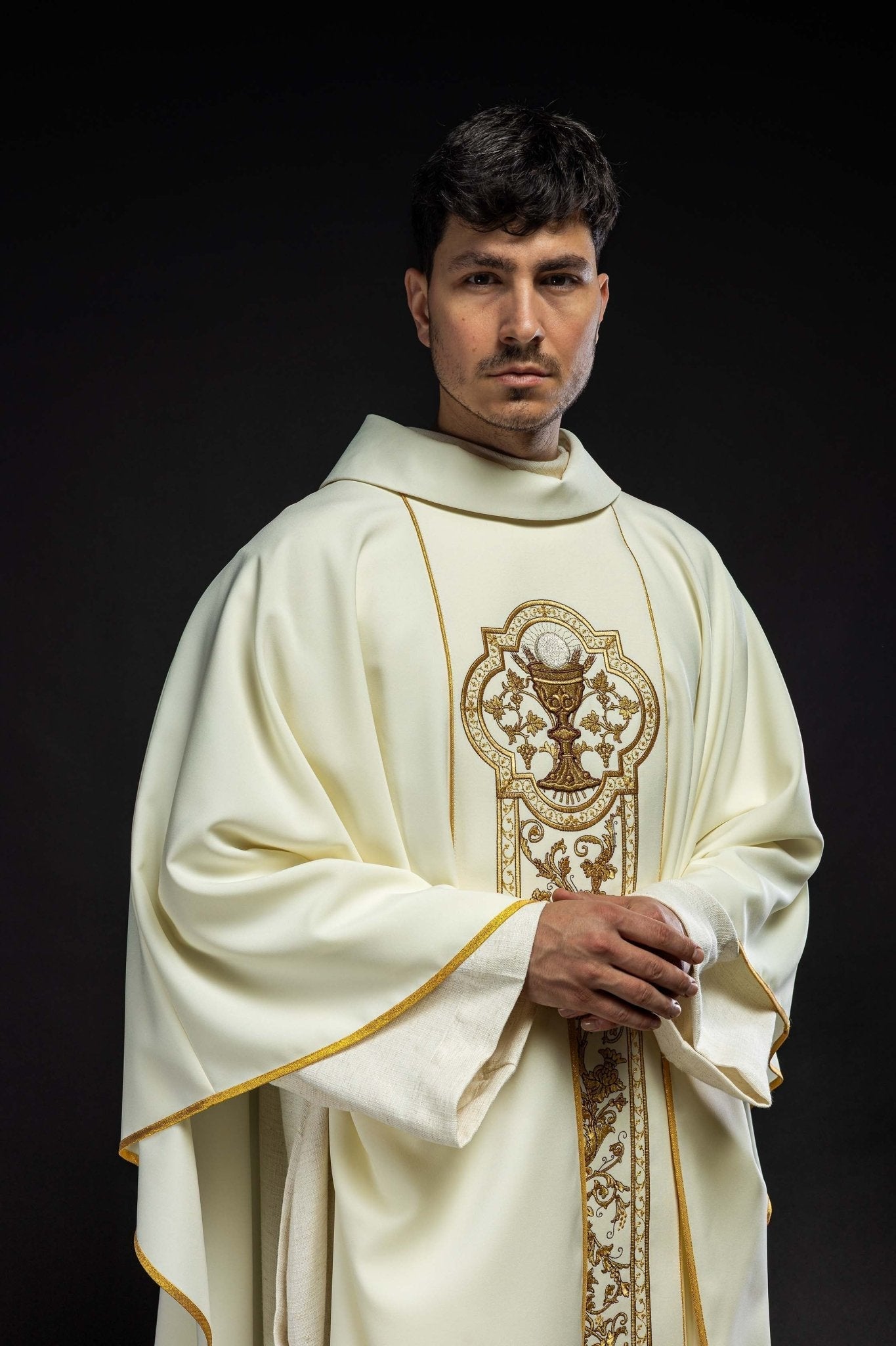 Chasuble avec broderie du calice eucharistique en écru KOR/040/05/01 ECRU - CHASUBLES.FR