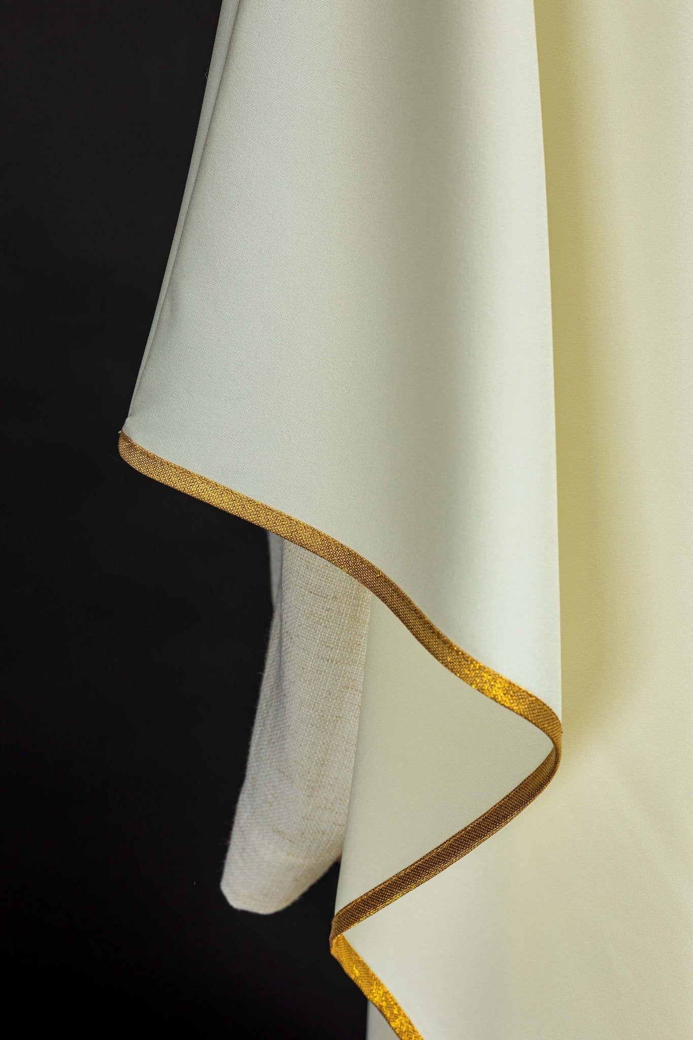 Chasuble avec broderie du calice eucharistique en écru KOR/040/05/01 ECRU - CHASUBLES.FR