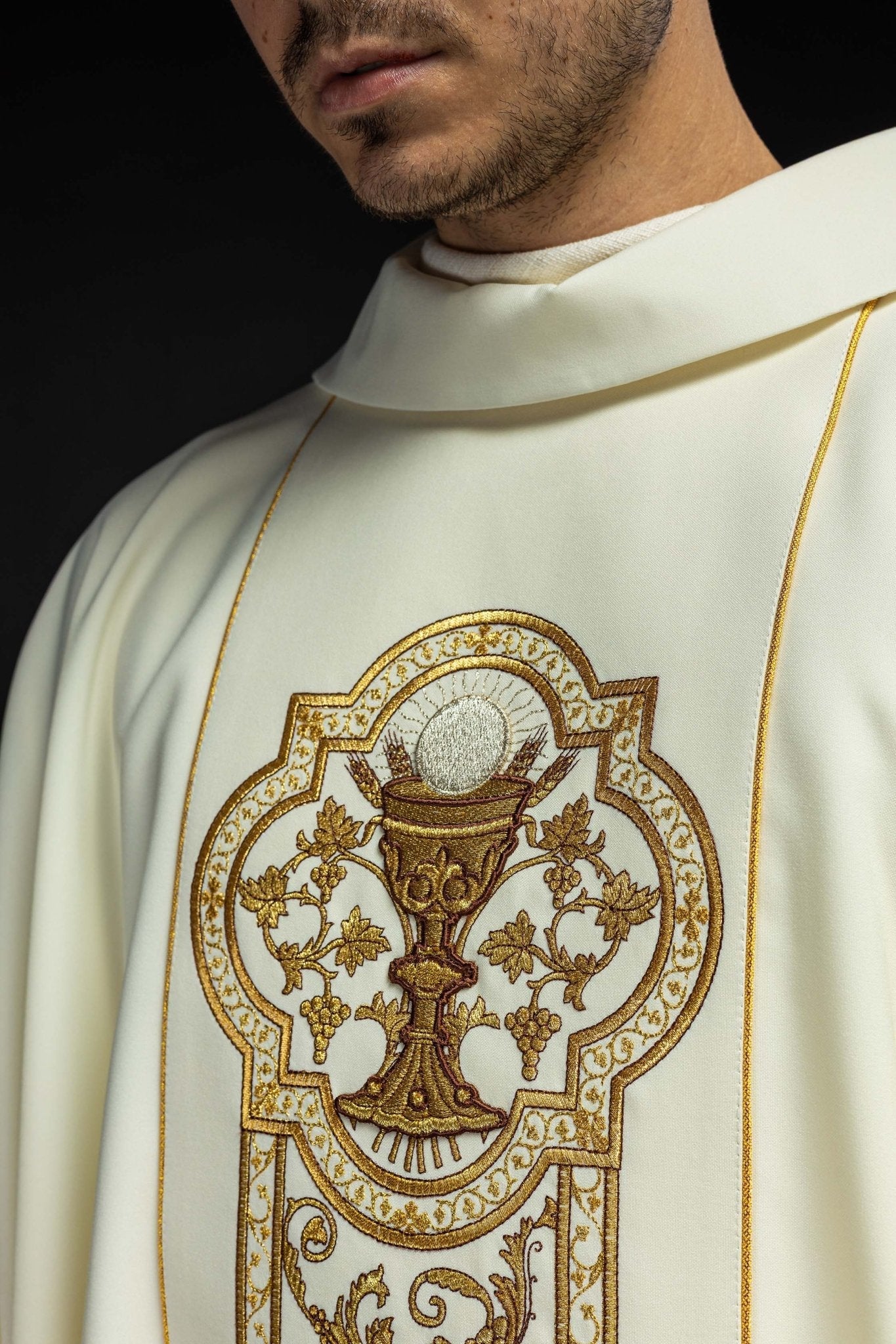 Chasuble avec broderie du calice eucharistique en écru KOR/040/05/01 ECRU - CHASUBLES.FR