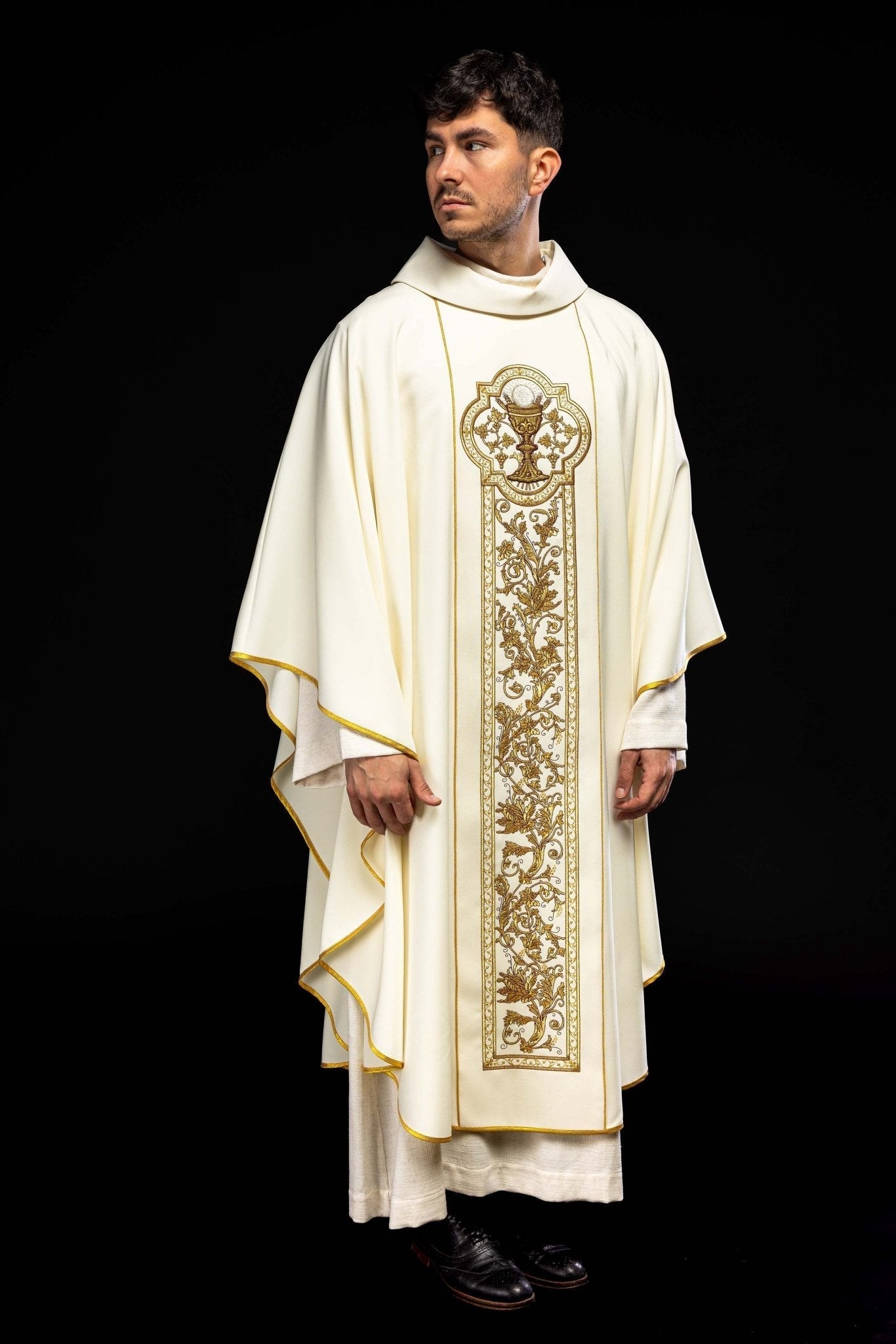 Chasuble avec broderie du calice eucharistique en écru KOR/040/05/01 ECRU - CHASUBLES.FR