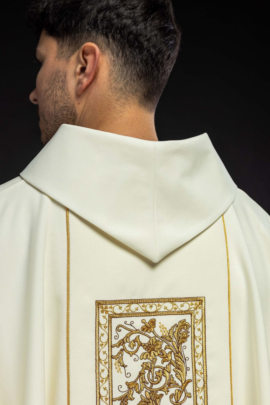 Chasuble avec broderie du calice eucharistique en écru KOR/040/05/01 ECRU - CHASUBLES.FR
