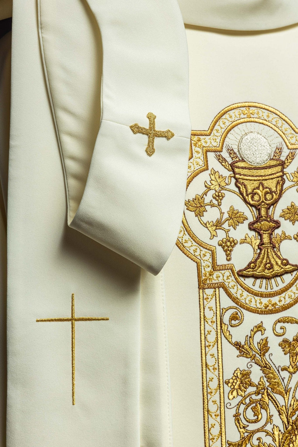 Chasuble avec broderie du calice eucharistique en écru KOR/040/05/01 ECRU - CHASUBLES.FR