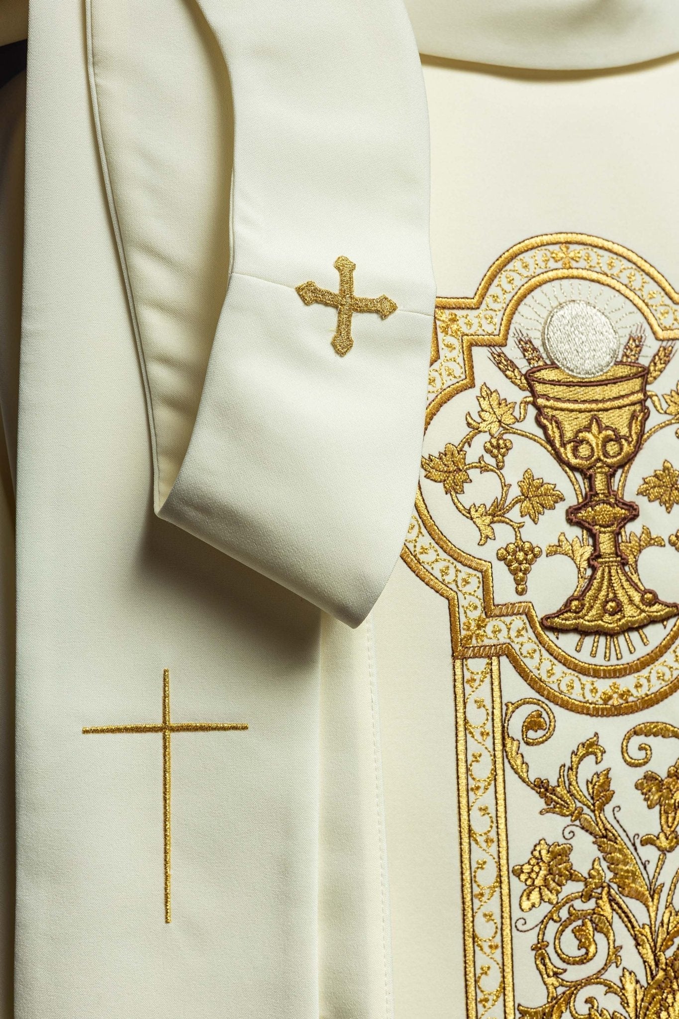 Chasuble avec broderie du calice eucharistique en écru KOR/040/05/01 ECRU - CHASUBLES.FR