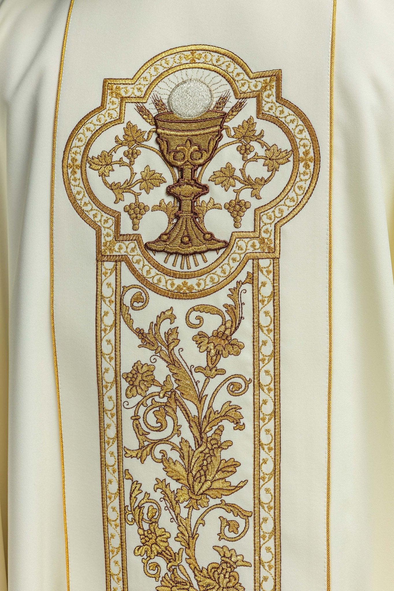 Chasuble avec broderie du calice eucharistique en écru KOR/040/05/01 ECRU - CHASUBLES.FR