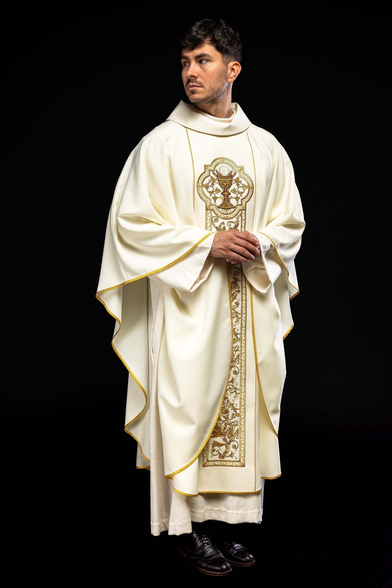 Chasuble avec broderie du calice eucharistique en écru KOR/040/05/01 ECRU - CHASUBLES.FR