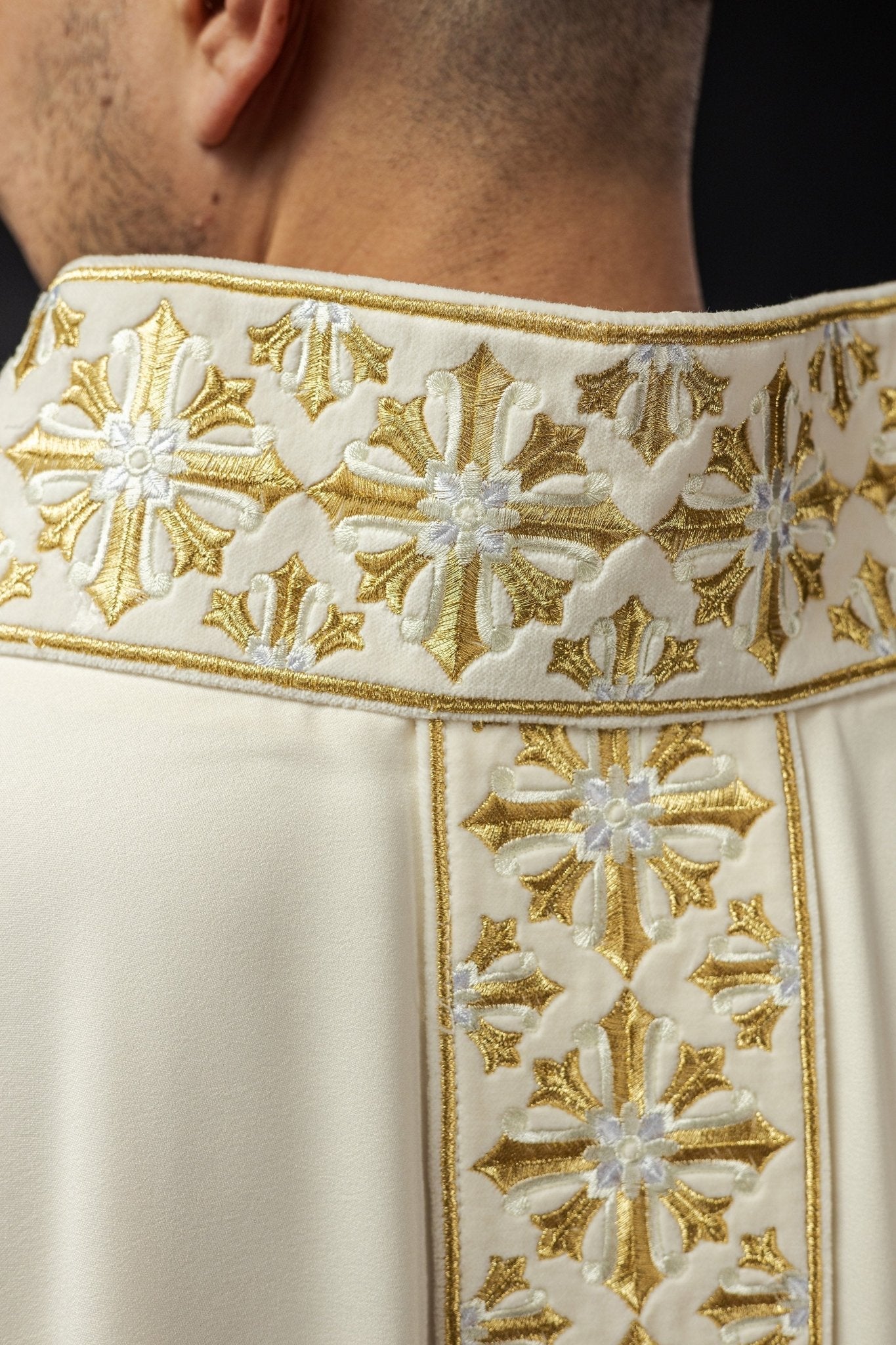 Chasuble avec broderie écrue brillante LE/7026/05 - CHASUBLES.FR