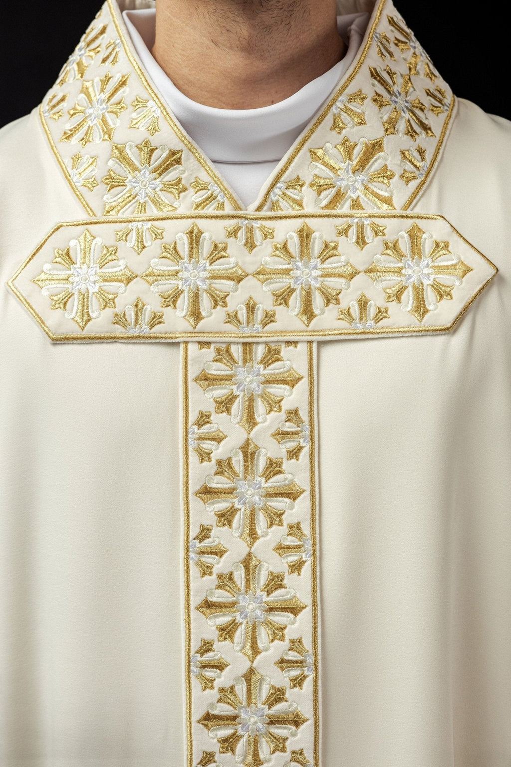 Chasuble avec broderie écrue brillante LE/7026/05 - CHASUBLES.FR