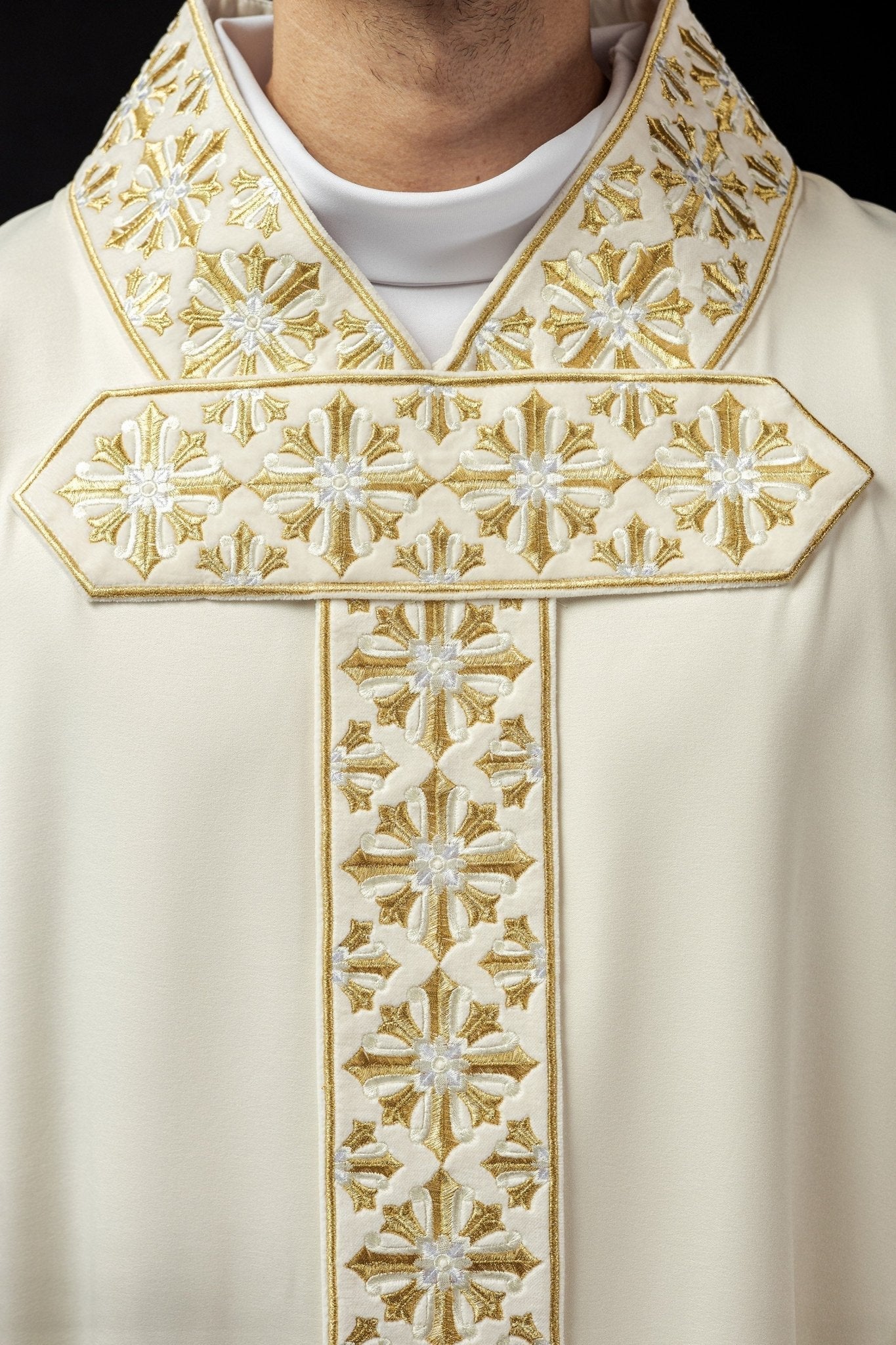 Chasuble avec broderie écrue brillante LE/7026/05 - CHASUBLES.FR