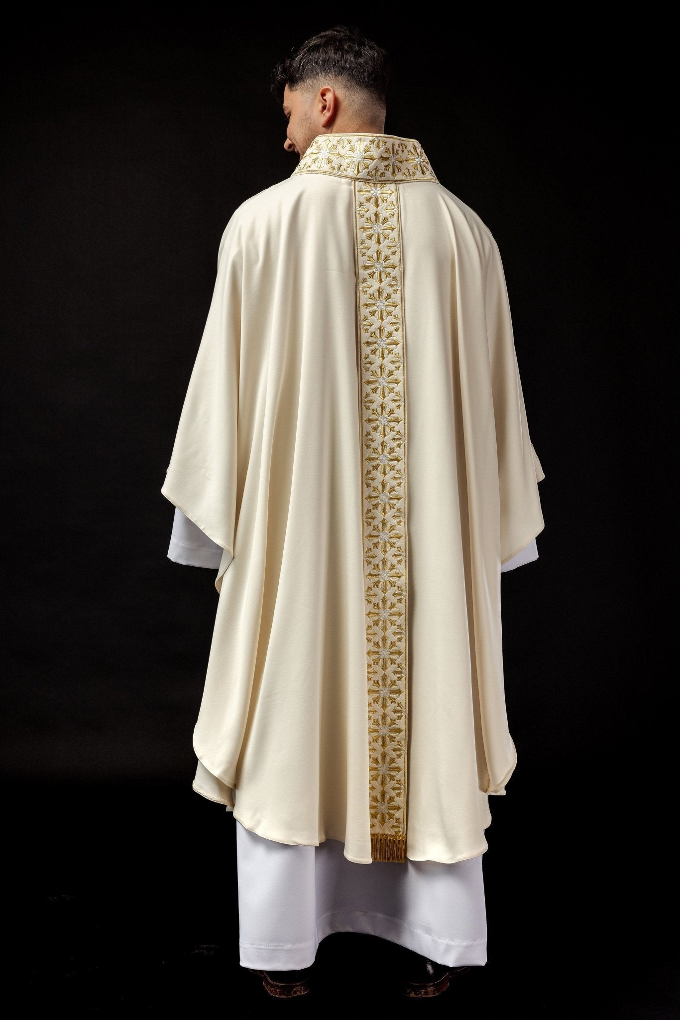 Chasuble avec broderie écrue brillante LE/7026/05 - CHASUBLES.FR