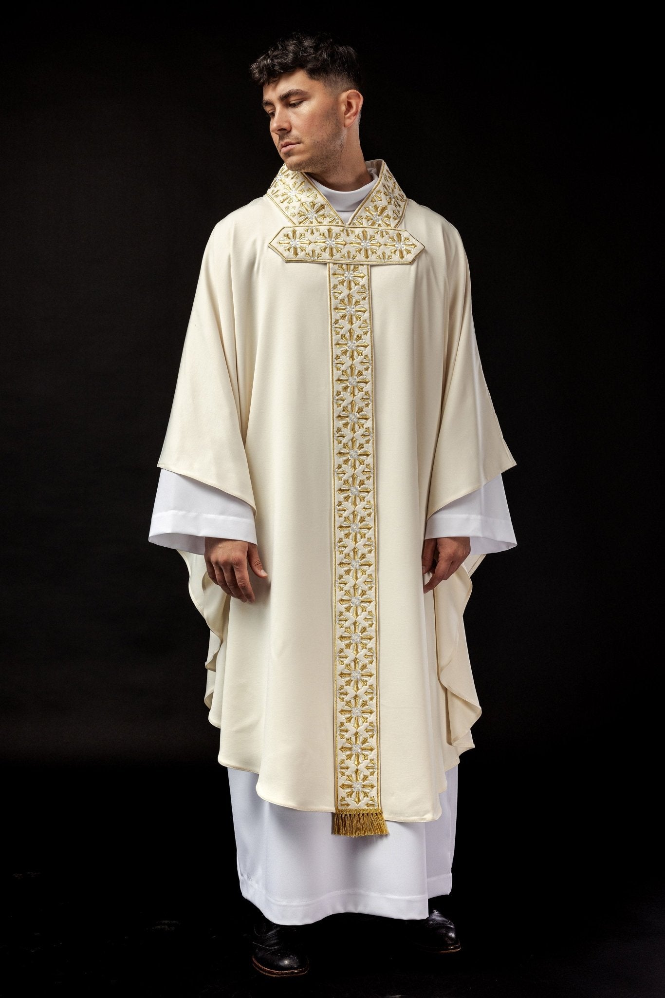 Chasuble avec broderie écrue brillante LE/7026/05 - CHASUBLES.FR