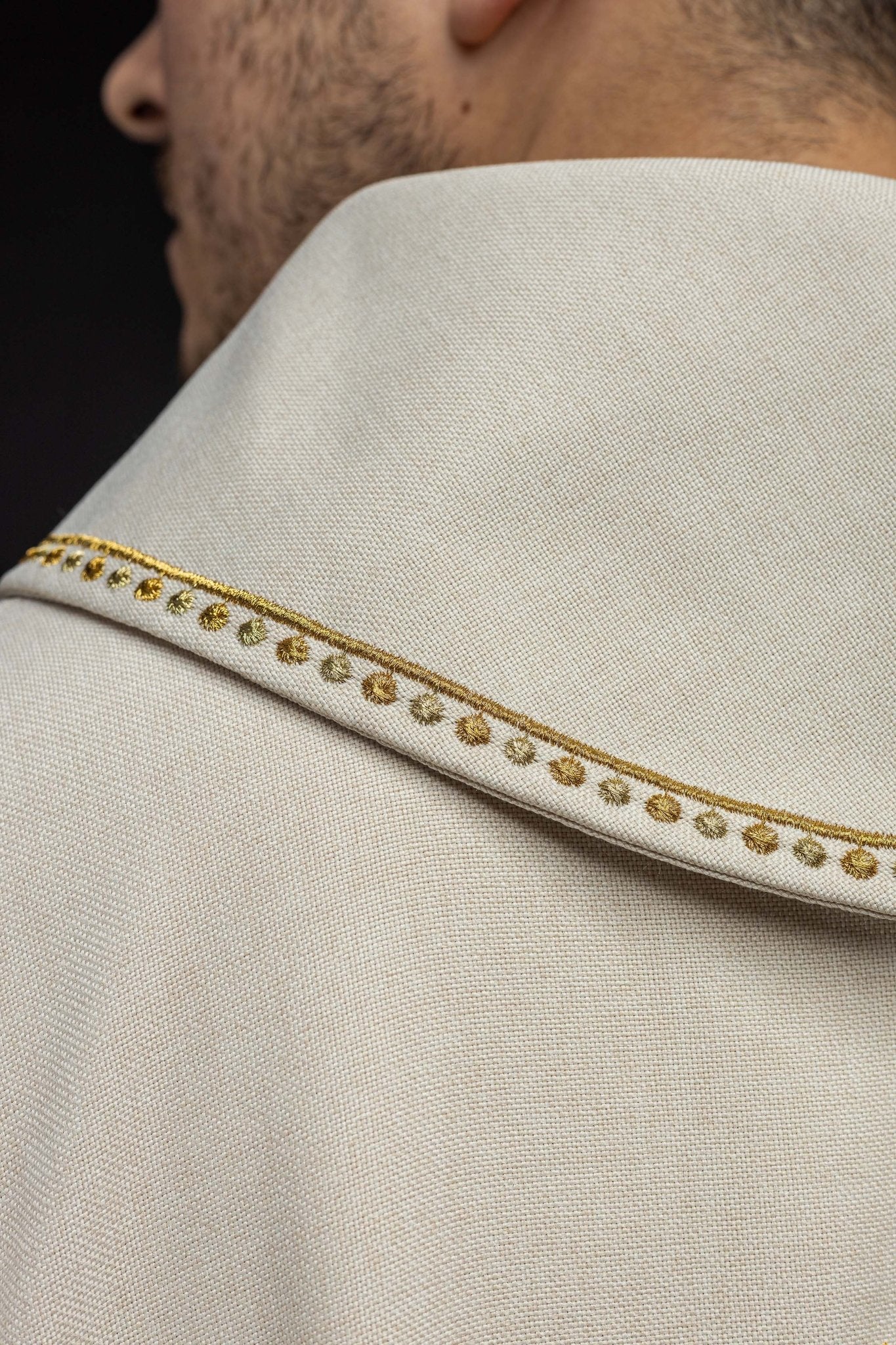Chasuble avec broderie JUBILY ROME 2025 avec collet en écru JR/020/05/70 - CHASUBLES.FR
