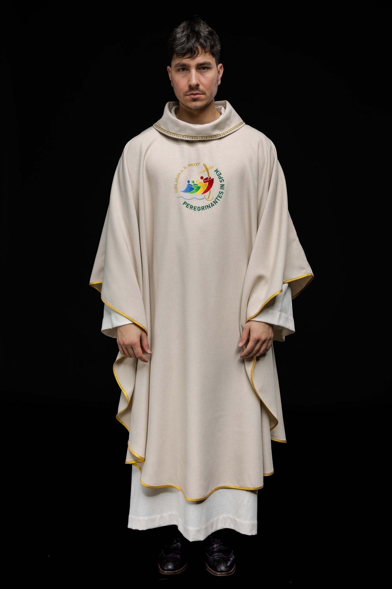 Chasuble avec broderie JUBILY ROME 2025 avec collet en écru JR/020/05/70 - CHASUBLES.FR