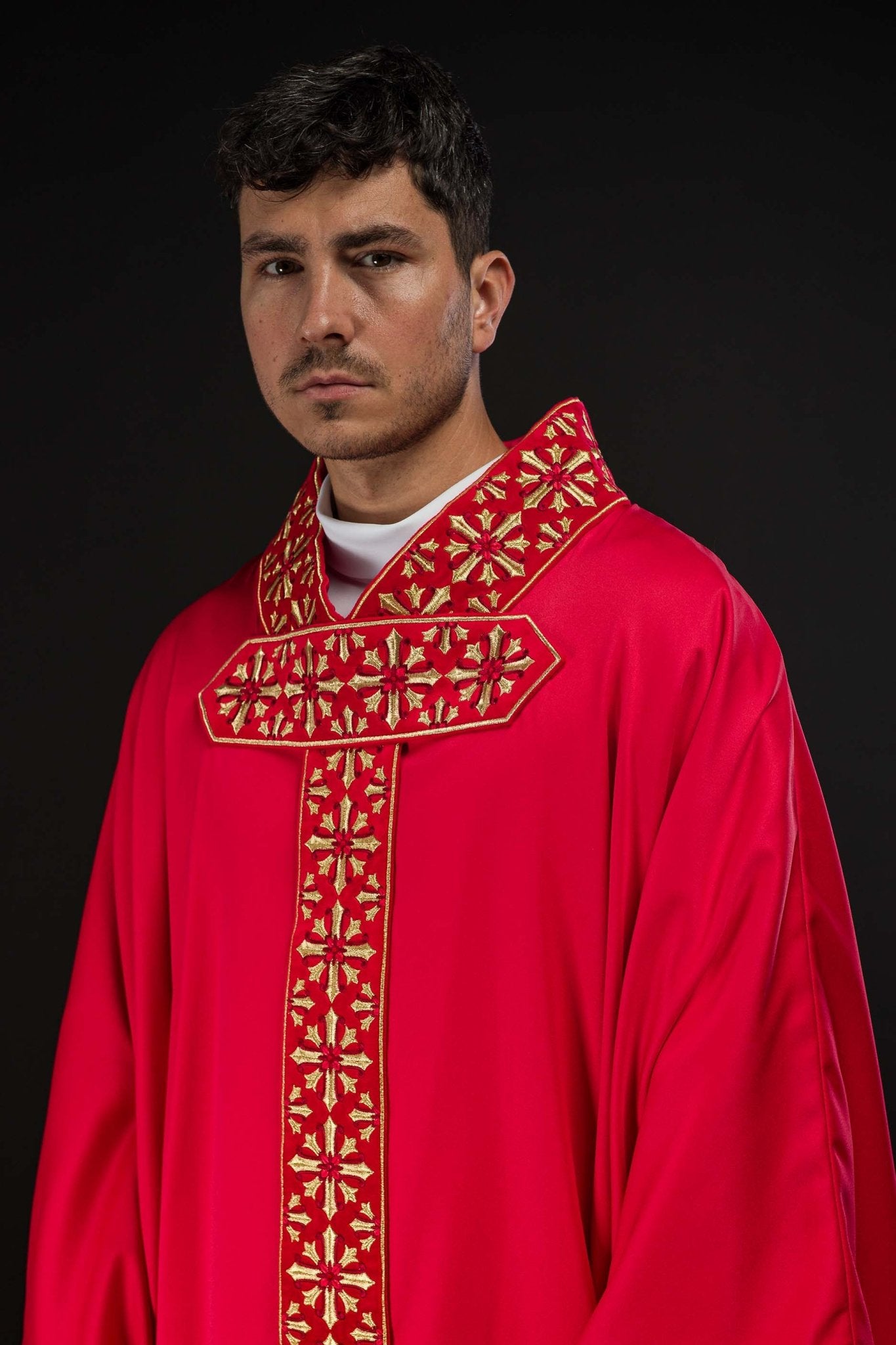 Chasuble avec broderie rouge vif LE/7026/02 - CHASUBLES.FR