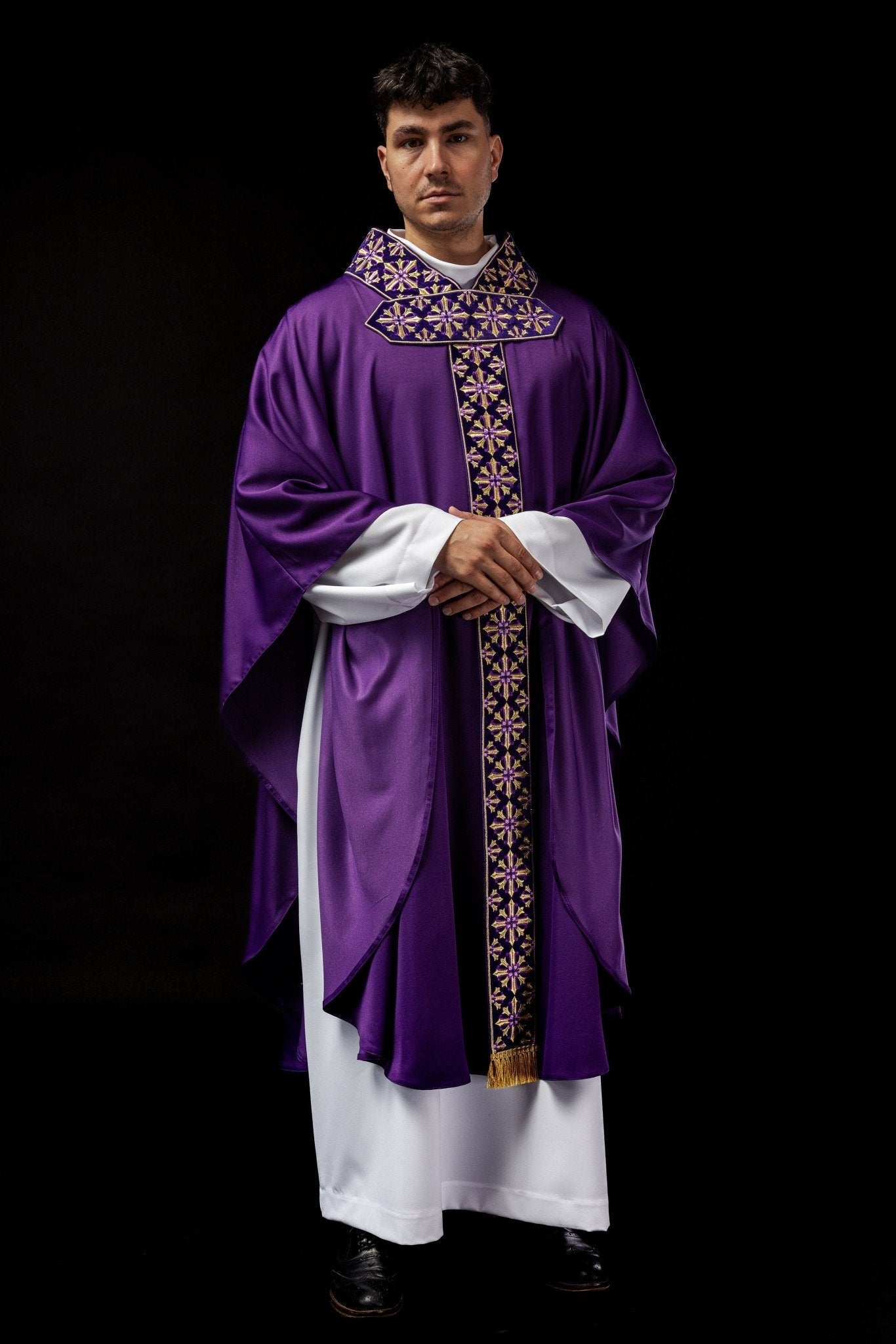 Chasuble avec broderie scintillante en violet LE/7026/03 - CHASUBLES.FR