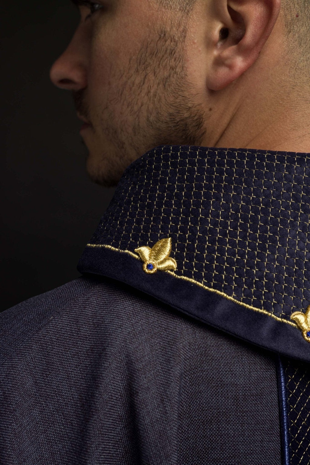 Chasuble avec ceinture de velours violet et broderie de croix LE/7030/03 - CHASUBLES.FR