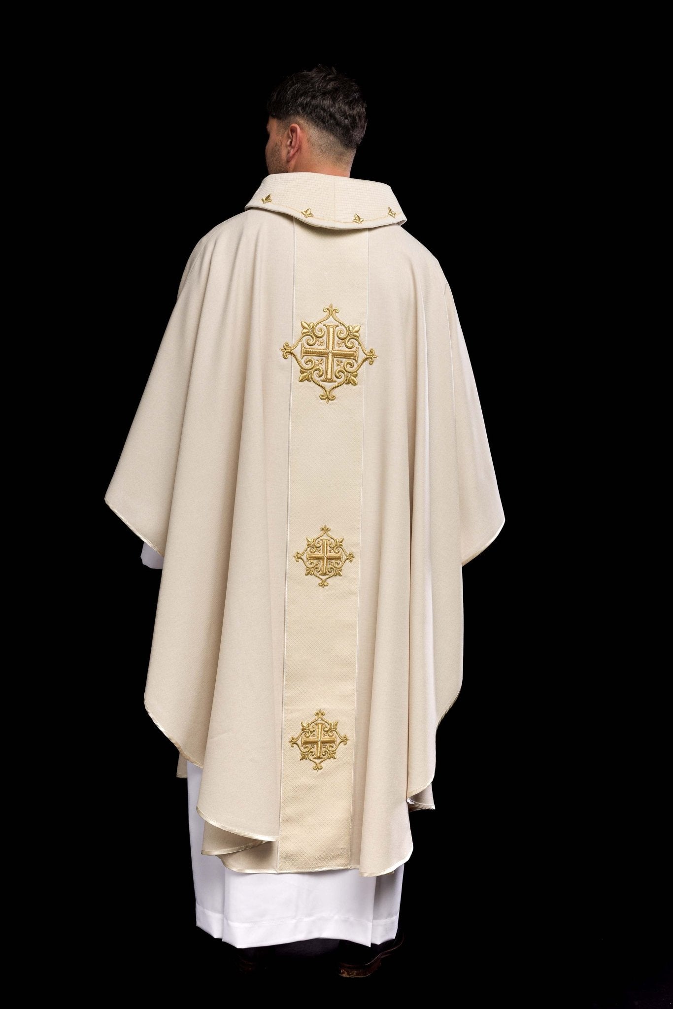Chasuble avec ceinture en velours écru et broderie croisée LE/7030/05 - CHASUBLES.FR