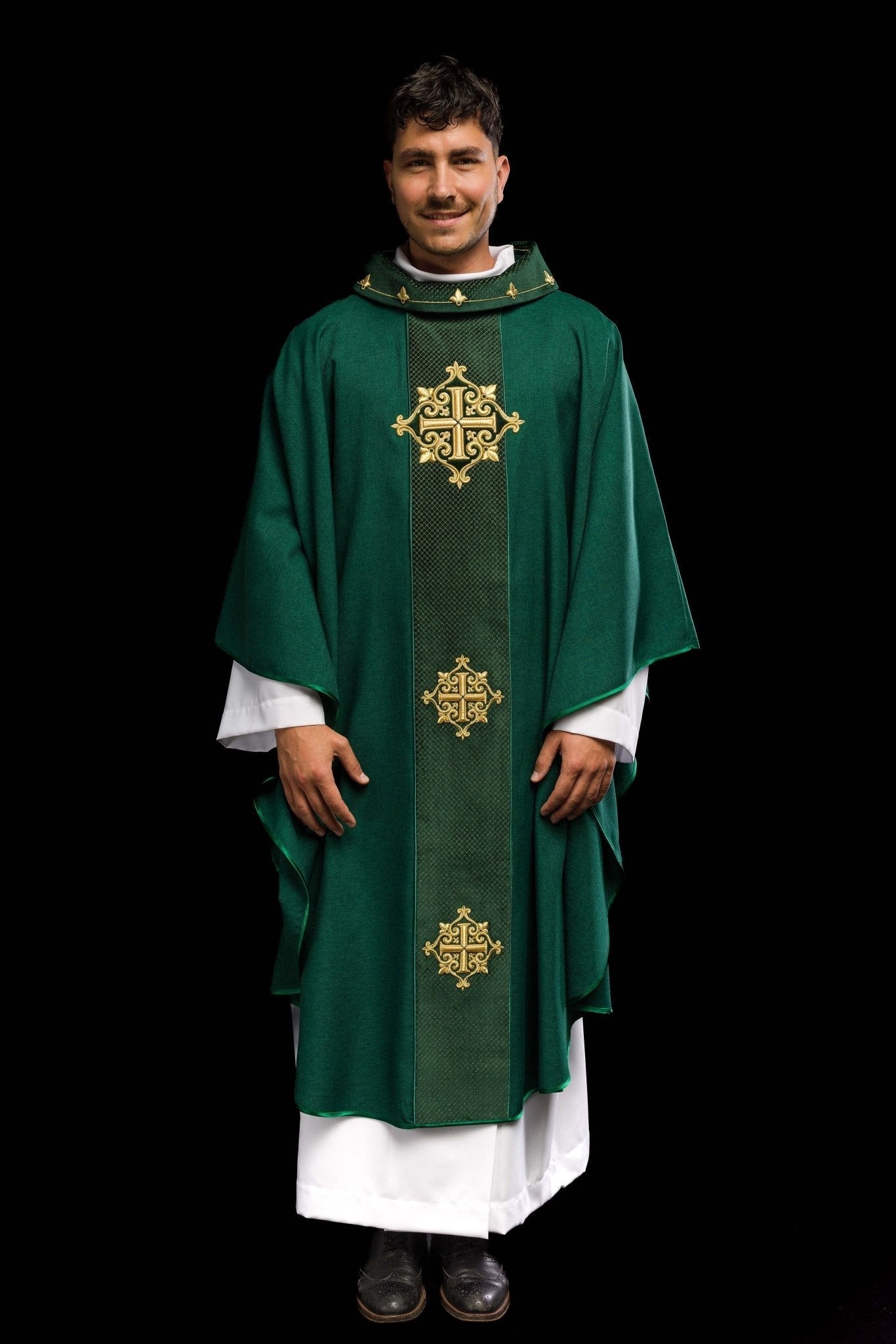 Chasuble avec ceinture en velours vert et broderie en croix LE/7030/01 - CHASUBLES.FR