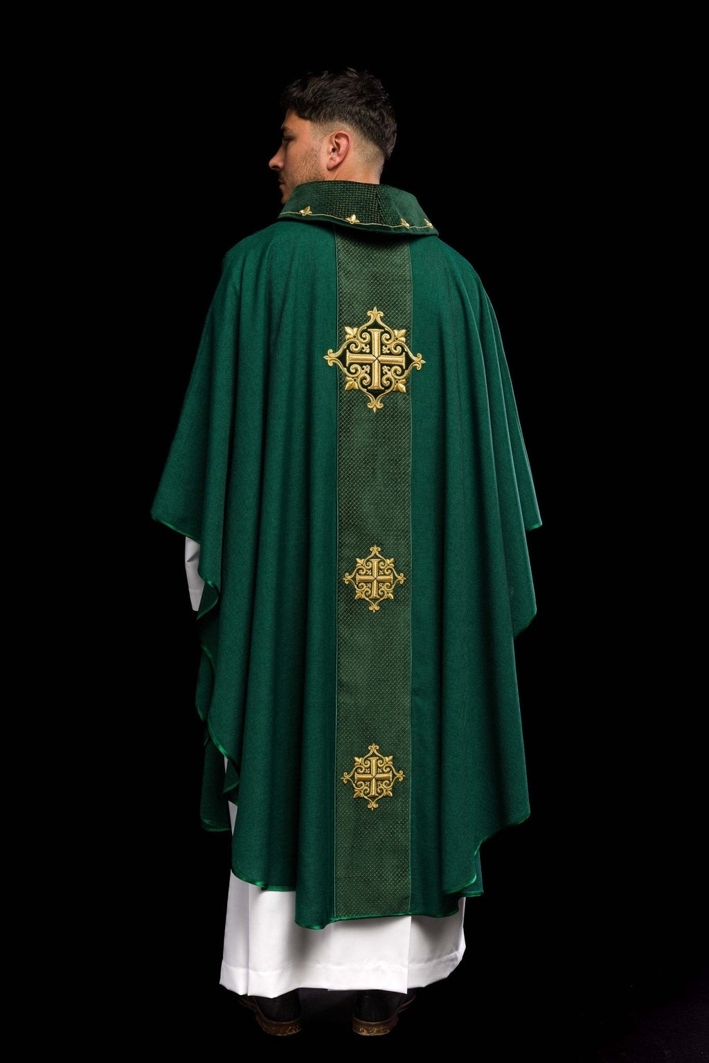 Chasuble avec ceinture en velours vert et broderie en croix LE/7030/01 - CHASUBLES.FR