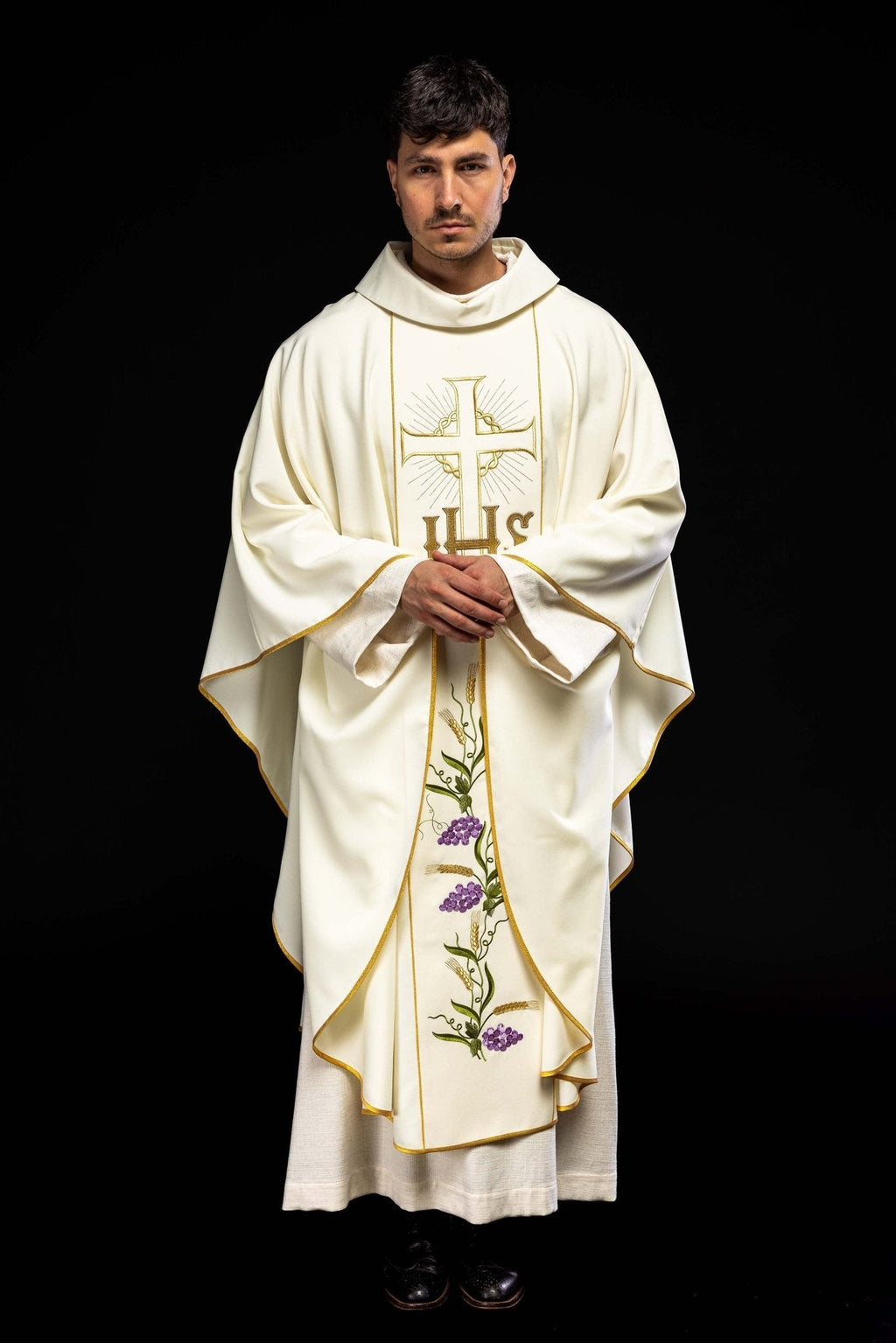Chasuble avec ceinture IHS décorée de raisins et d'oreilles et passepoil doré KOR/214/05/01 ECRU - CHASUBLES.FR
