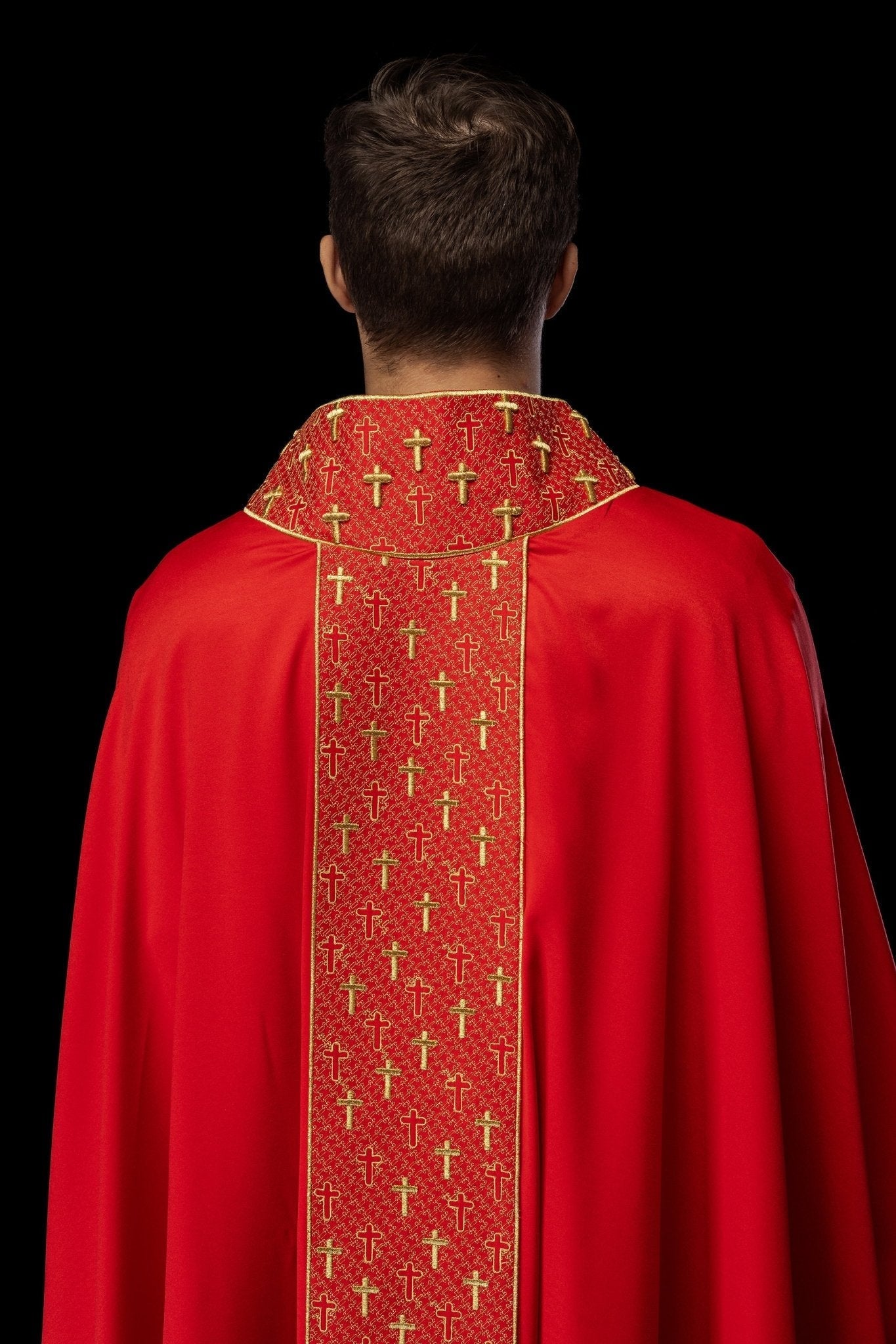 Chasuble avec ceinture richement brodée de croix en rouge S - 7062 - 02 - 53 - CHASUBLES.FR