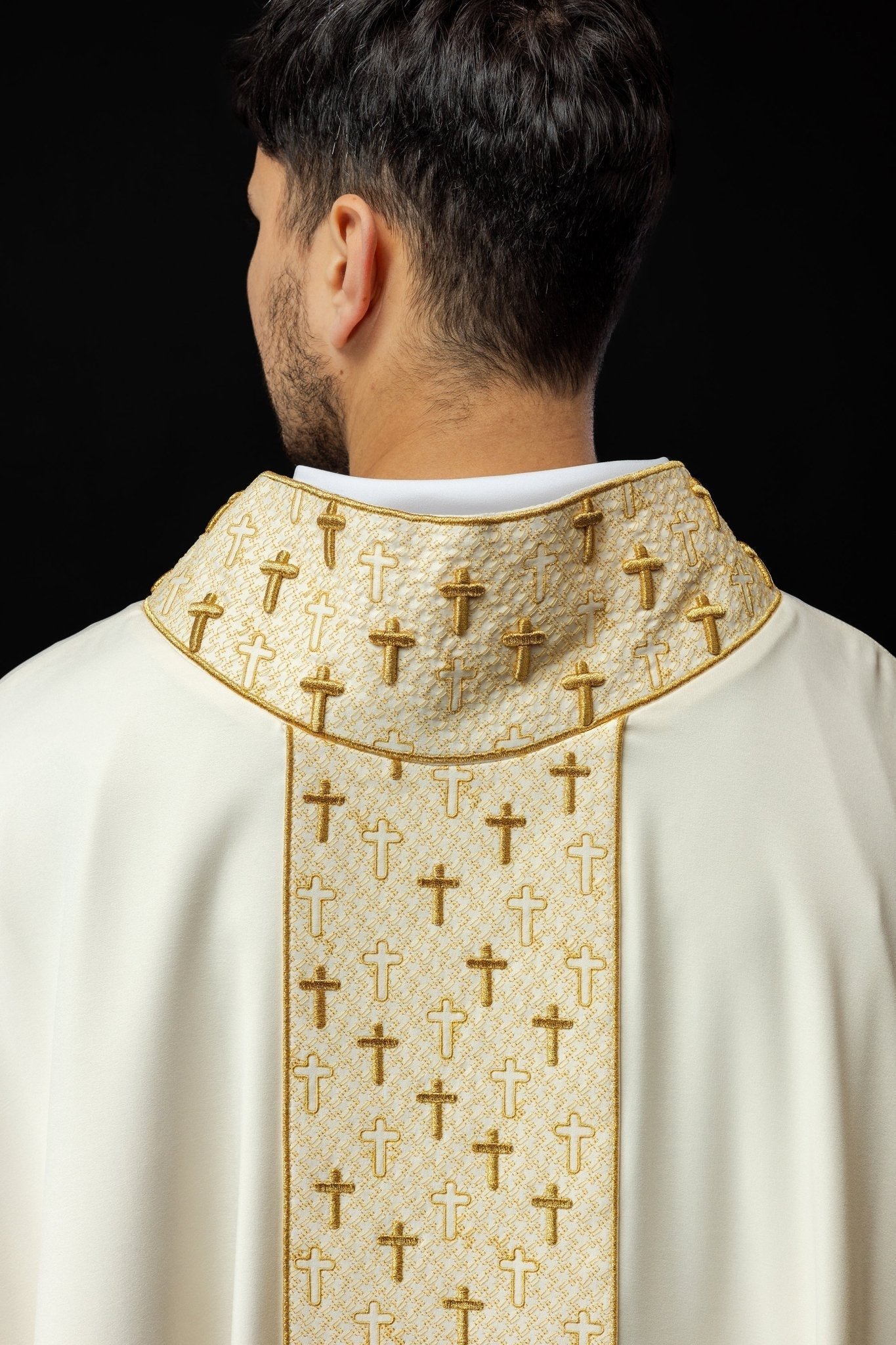 Chasuble avec ceinture richement brodée en croix écrues S - 7062 - 05 - 53 - CHASUBLES.FR